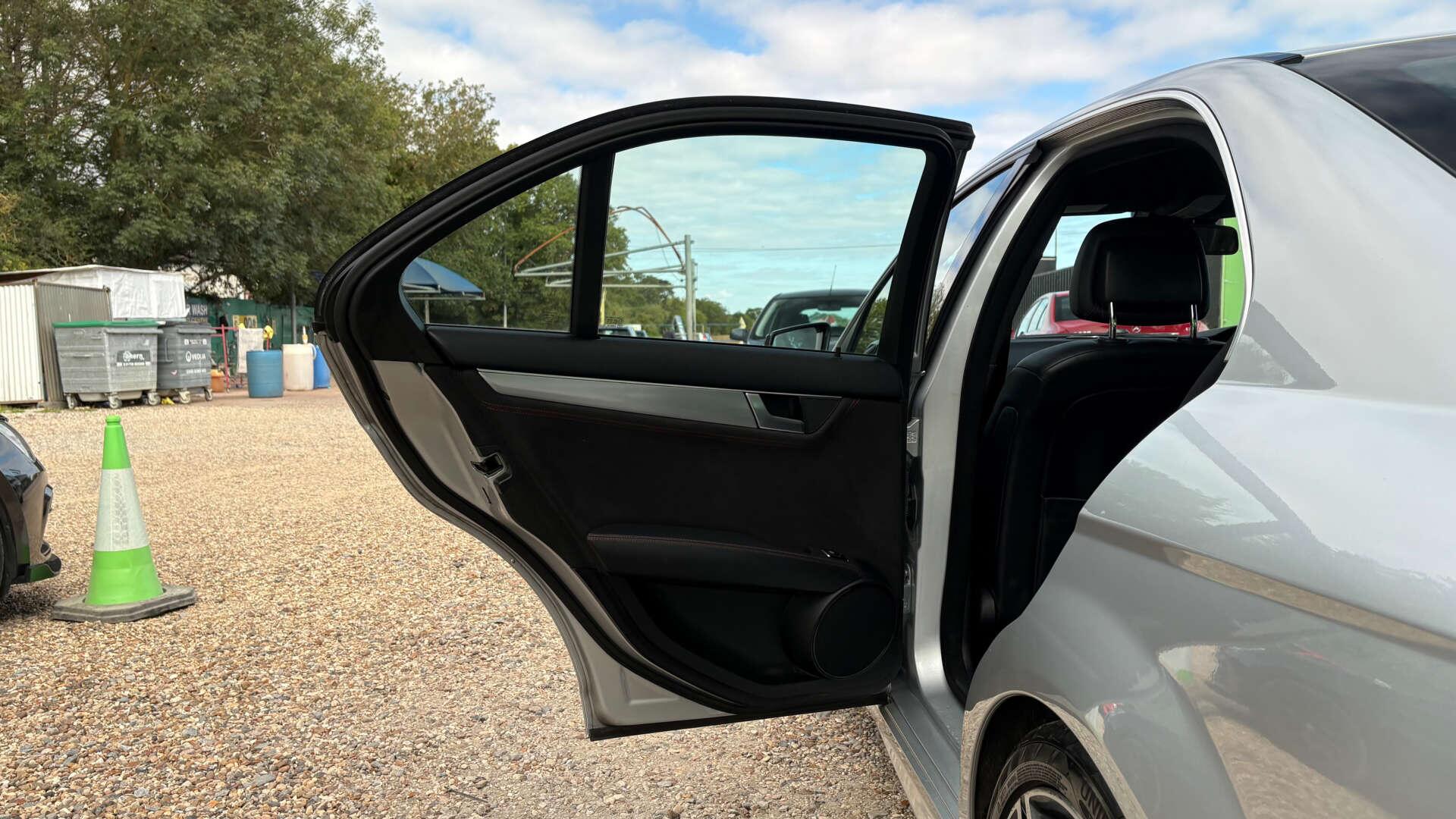 Mercedes-Benz C-Class view 36