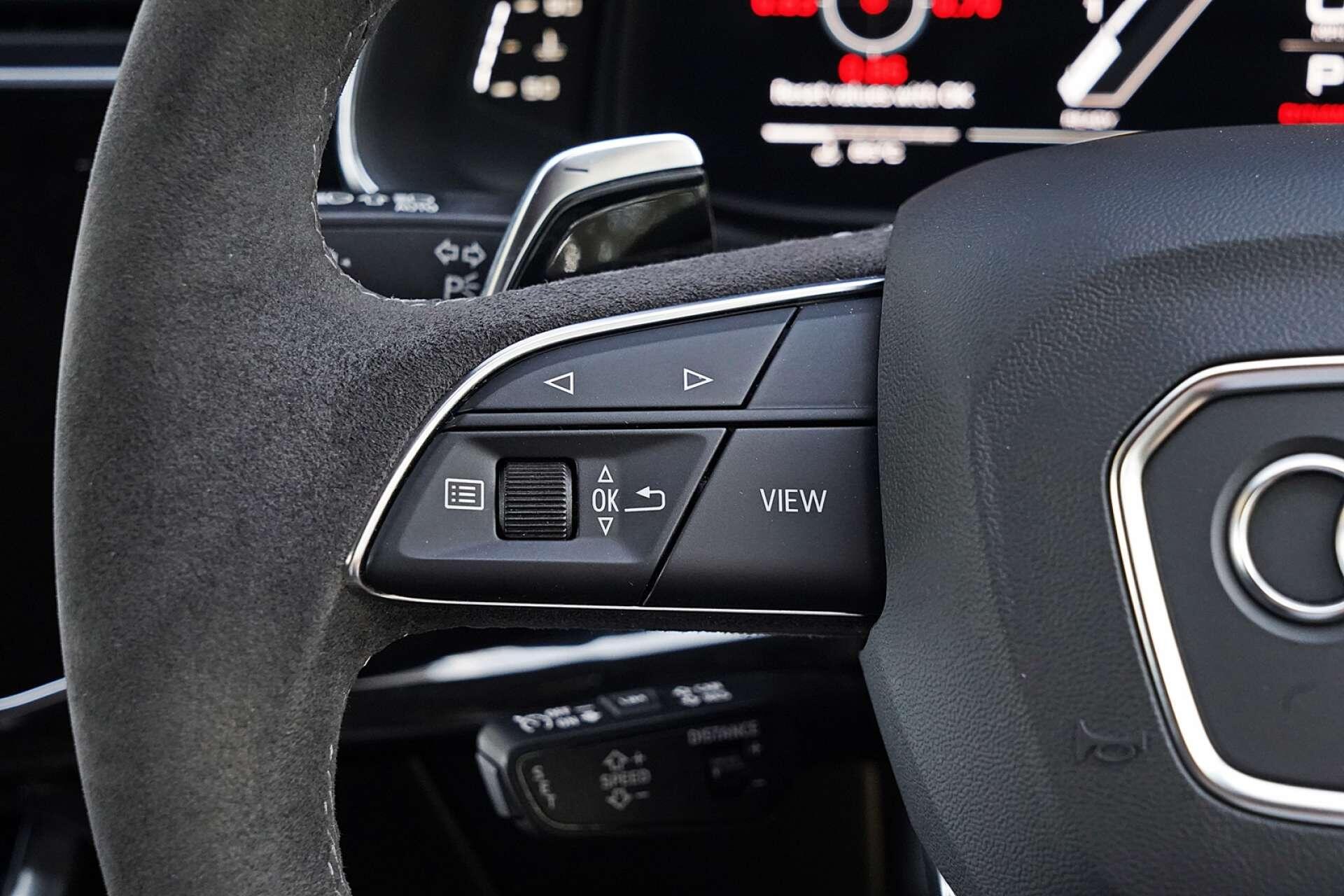 Audi RS Q8 view 32