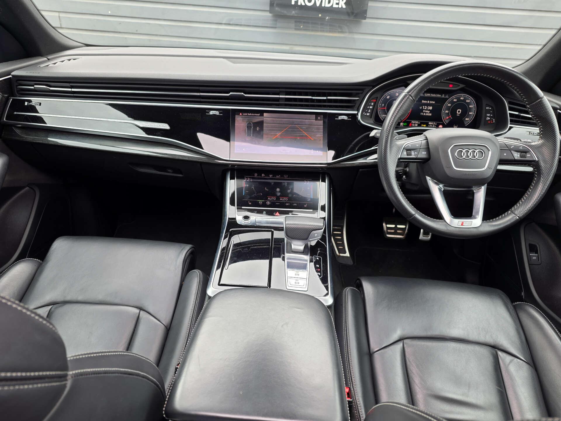 Audi Q8 view 27