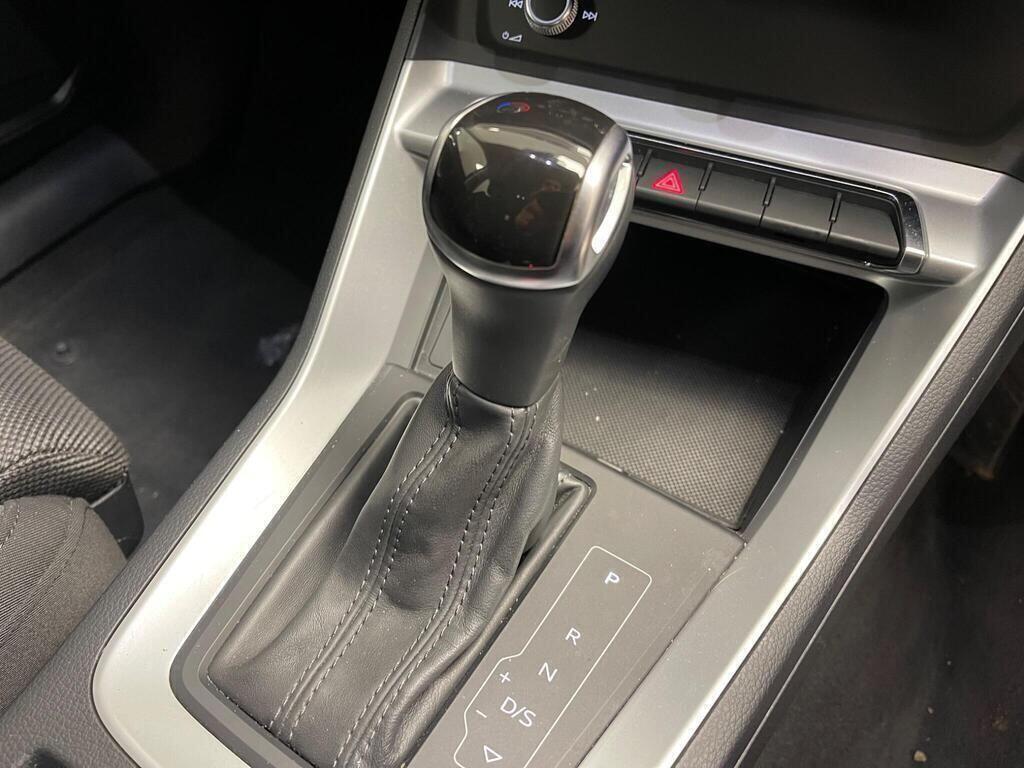 Audi Q3 view 7