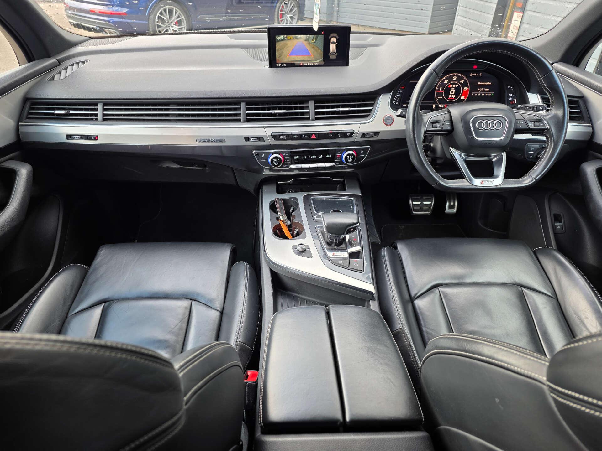 Audi SQ7 view 29