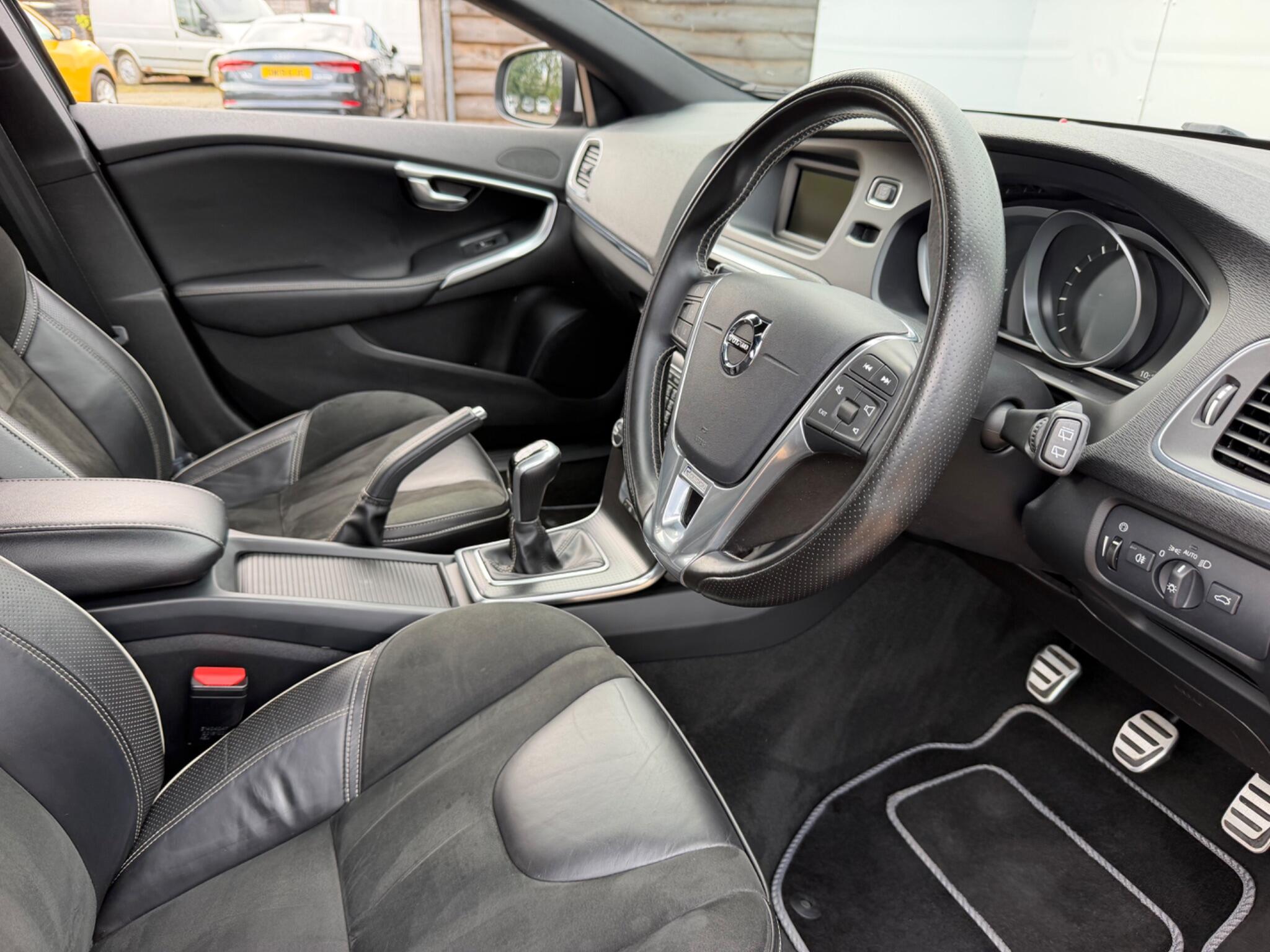 Volvo V40 view 14