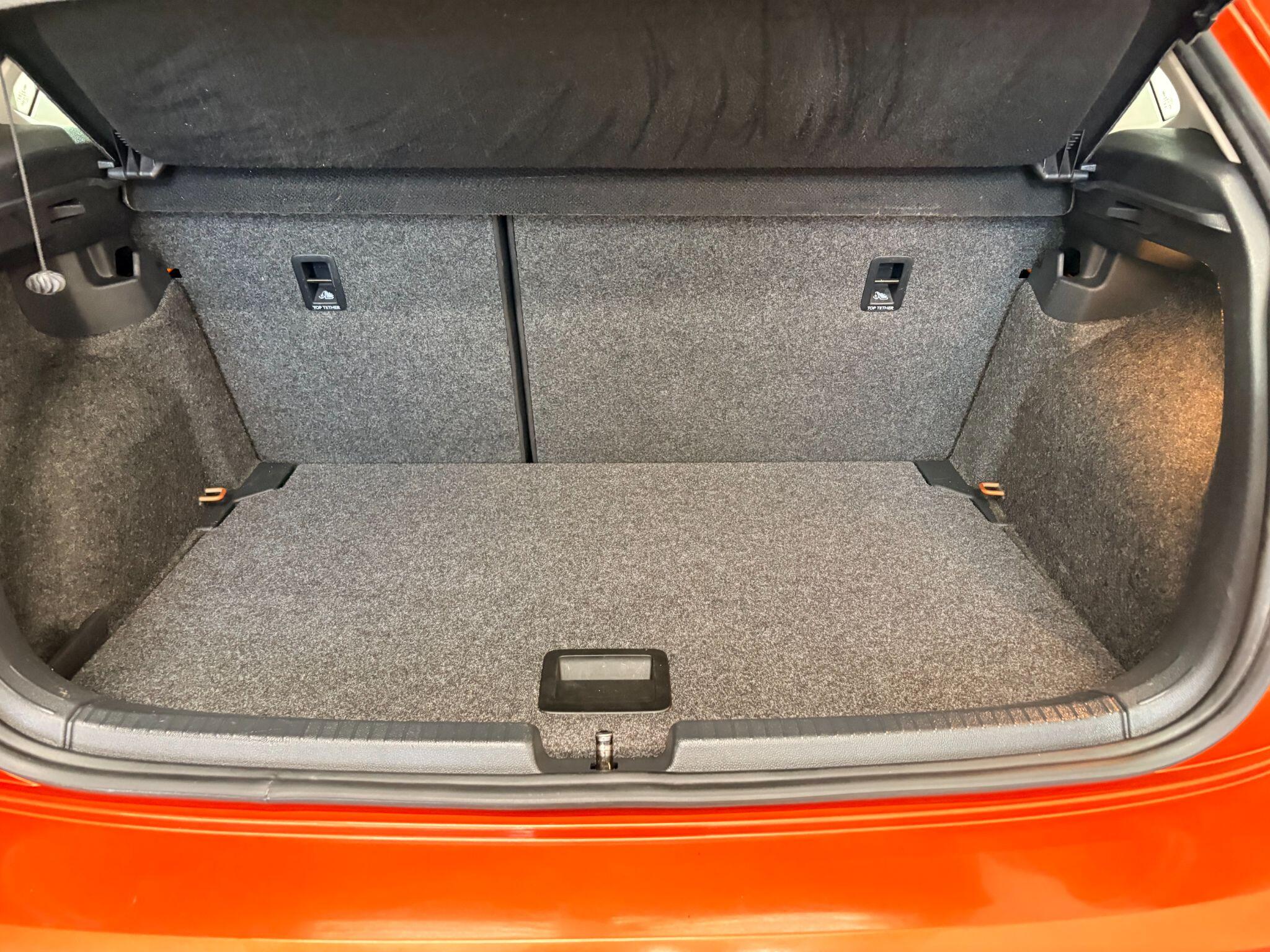 Volkswagen Polo view 8