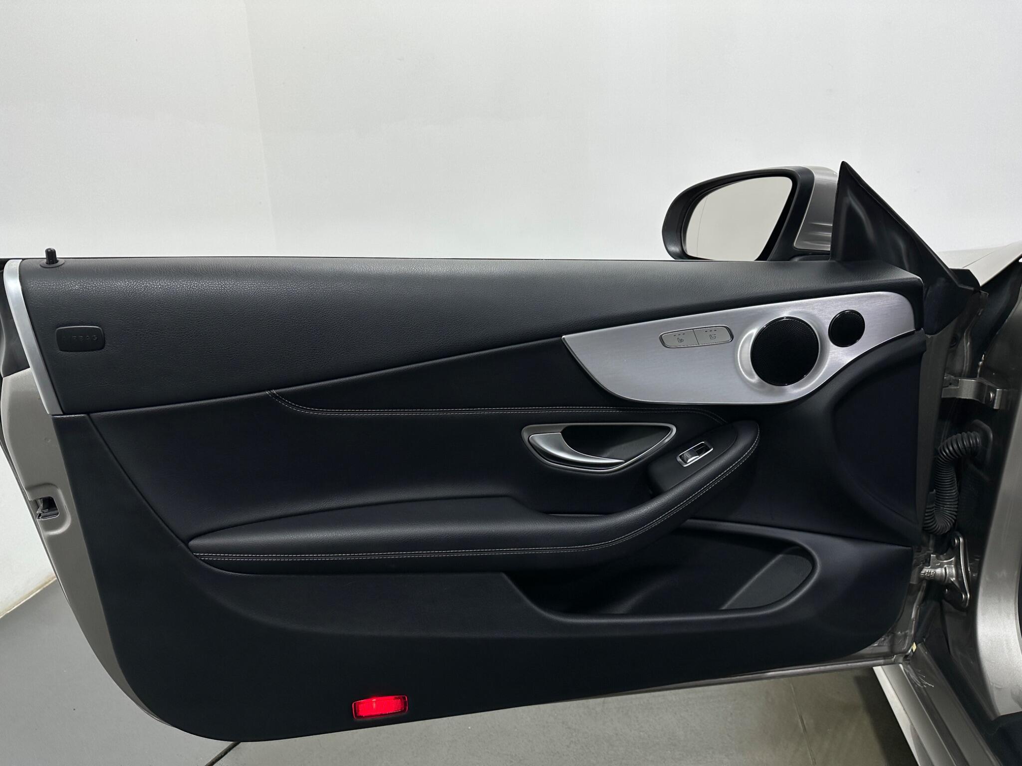 Mercedes-Benz C-Class view 39