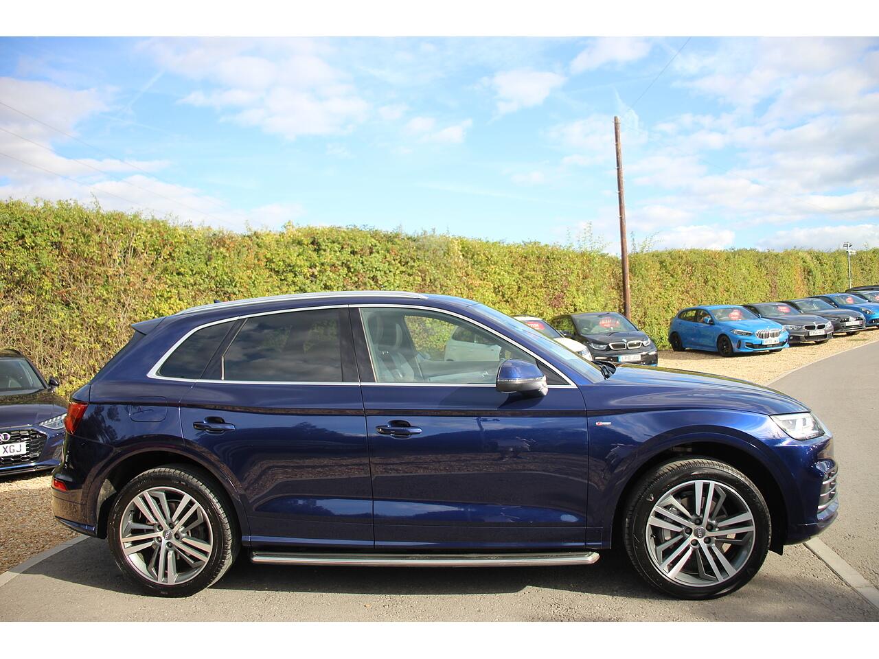 Audi Q5 view 7