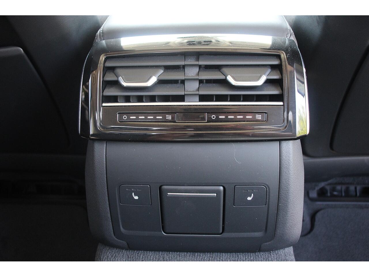 Audi A8 view 21