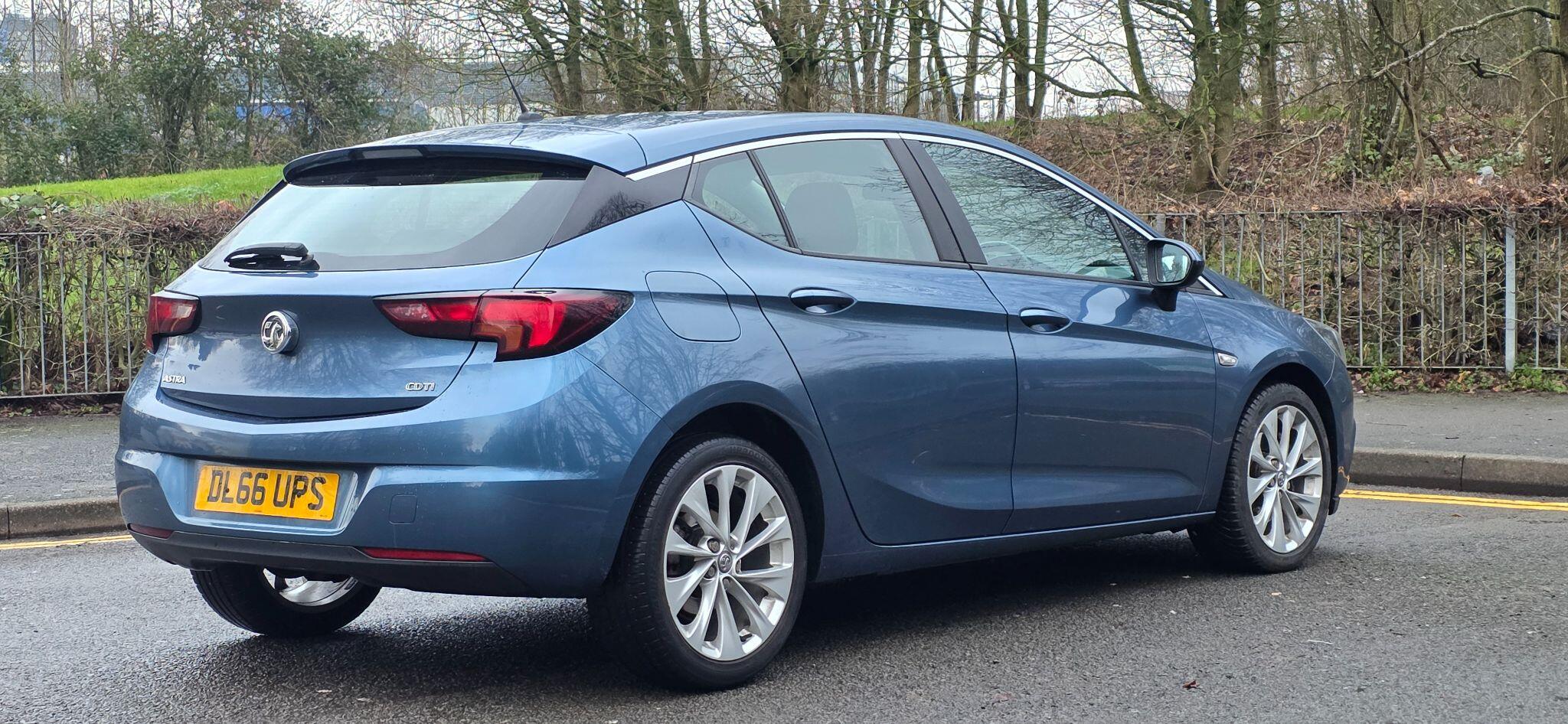 2016 Vauxhall Astra 1.6 CDTi BlueInjection Design Euro 6 (s/s) 5dr • 78,100 miles image 5