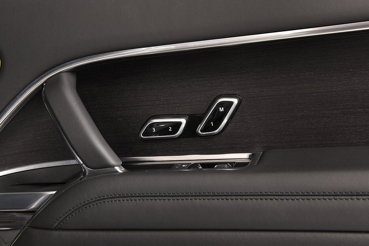 Land Rover Range Rover view 29