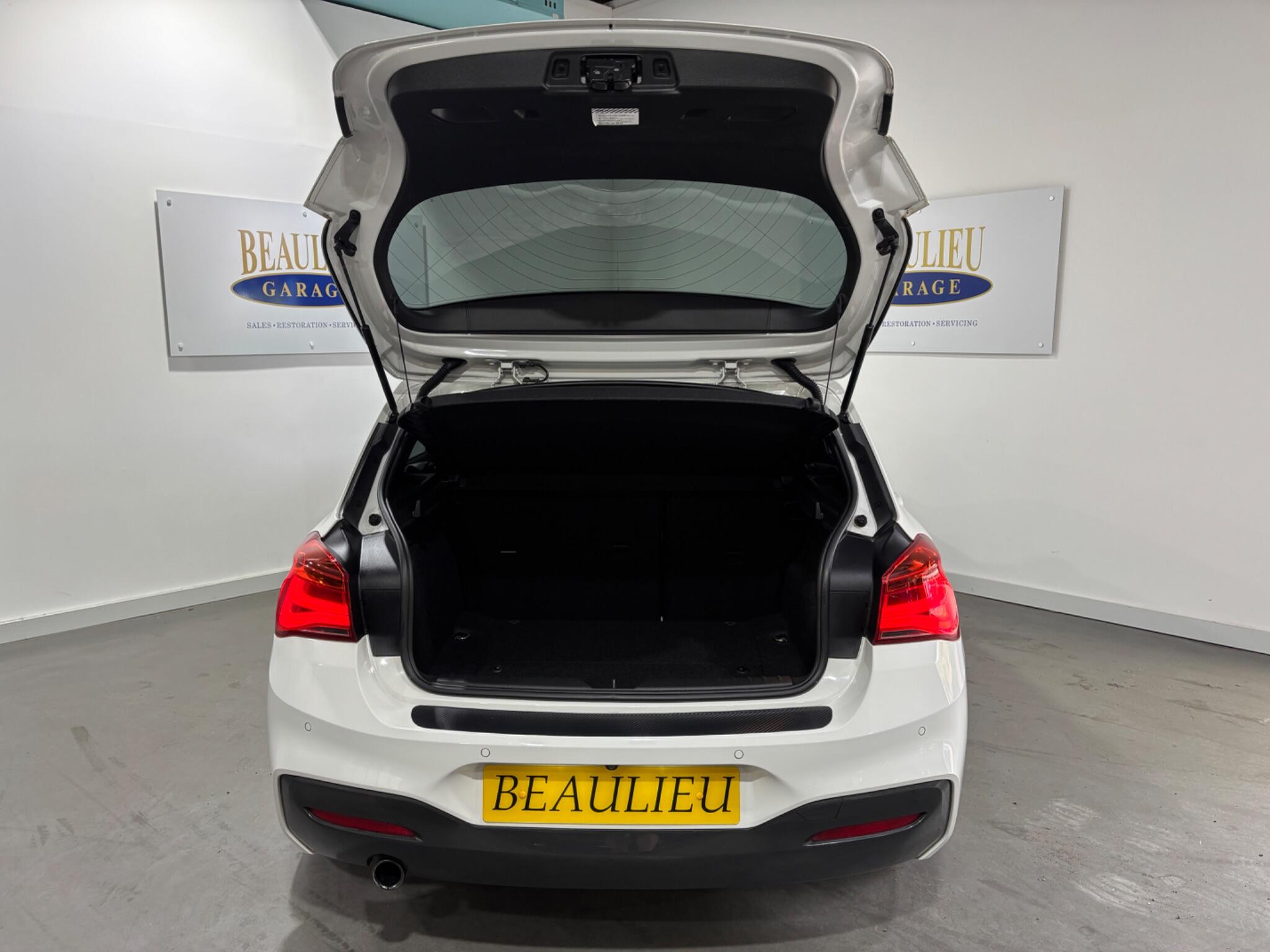 BMW 1 Series view 54
