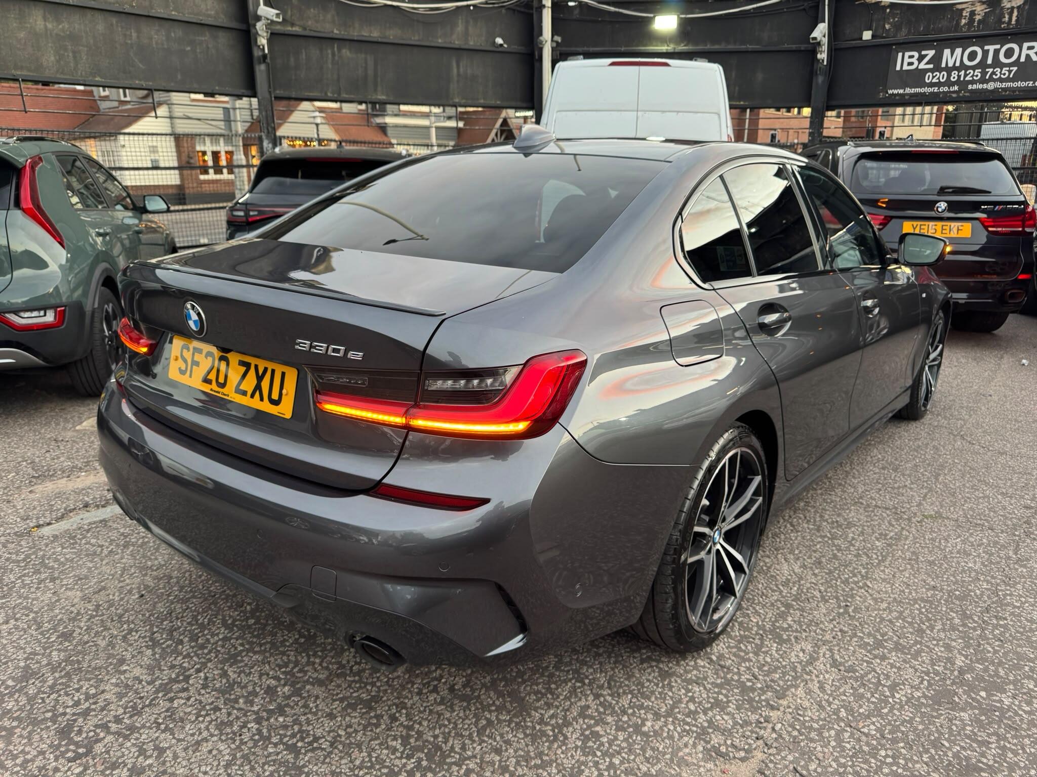 BMW 3 Series view 6
