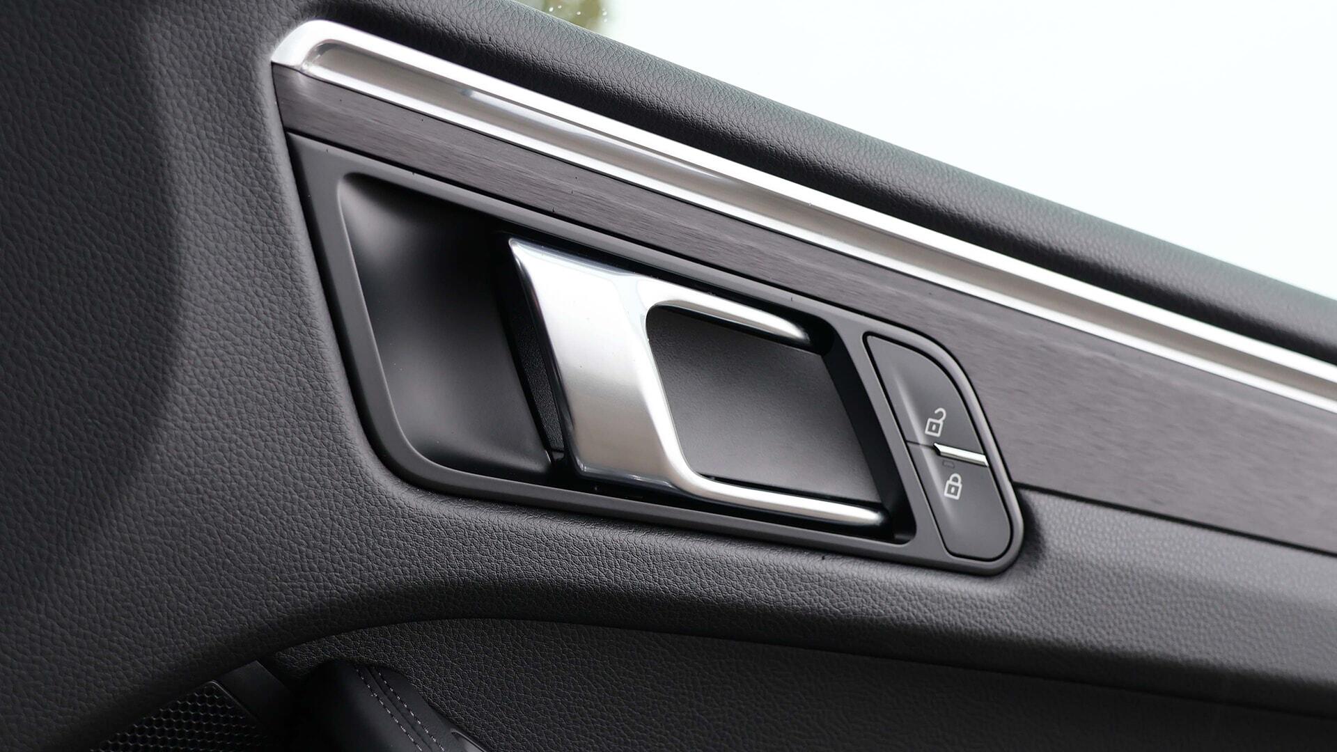 Porsche Macan view 16