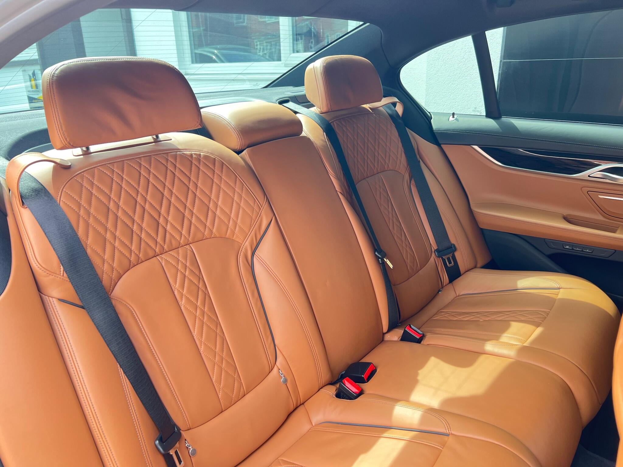 BMW 7 Series view 57