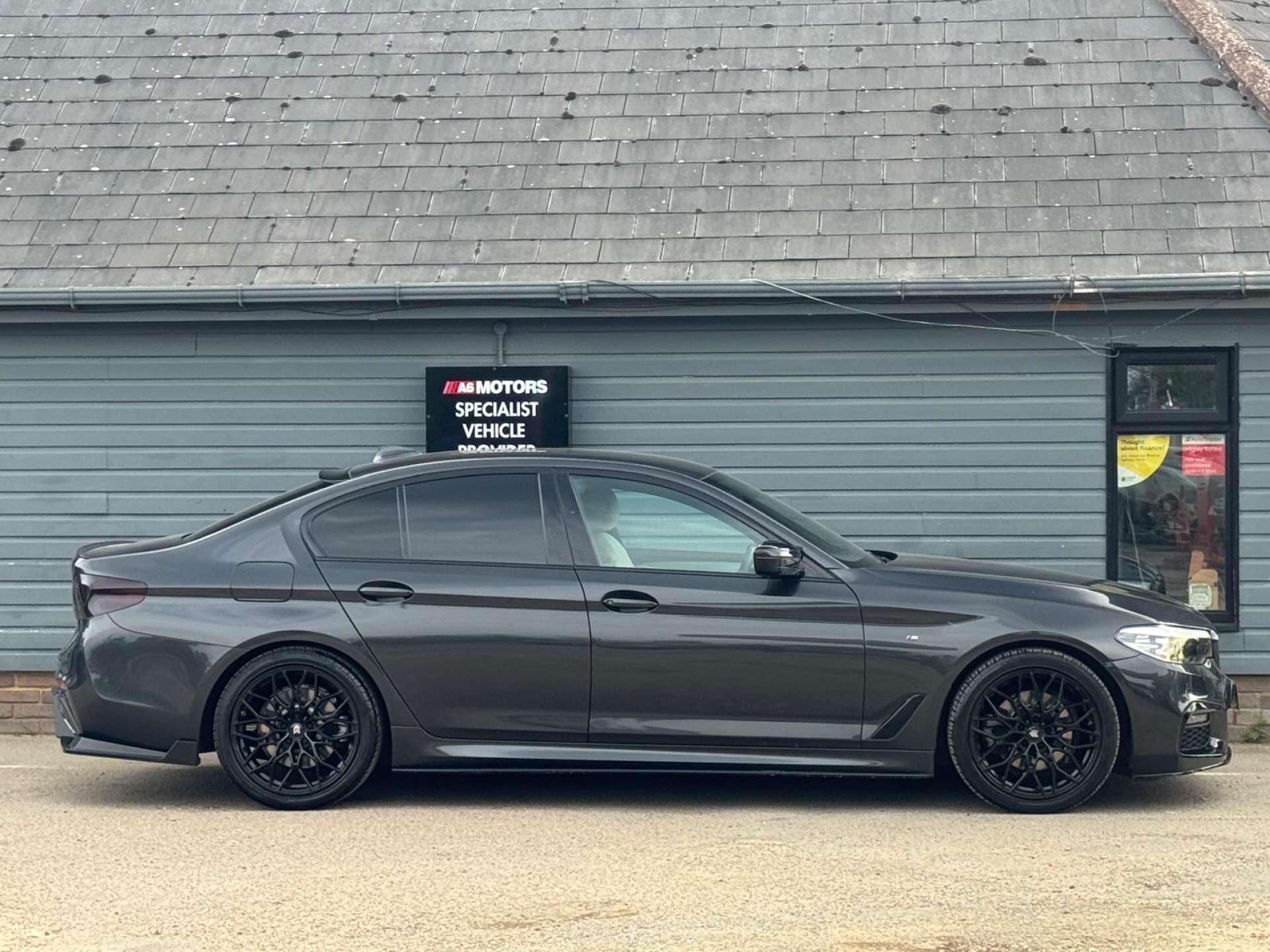 BMW 5 Series view 6