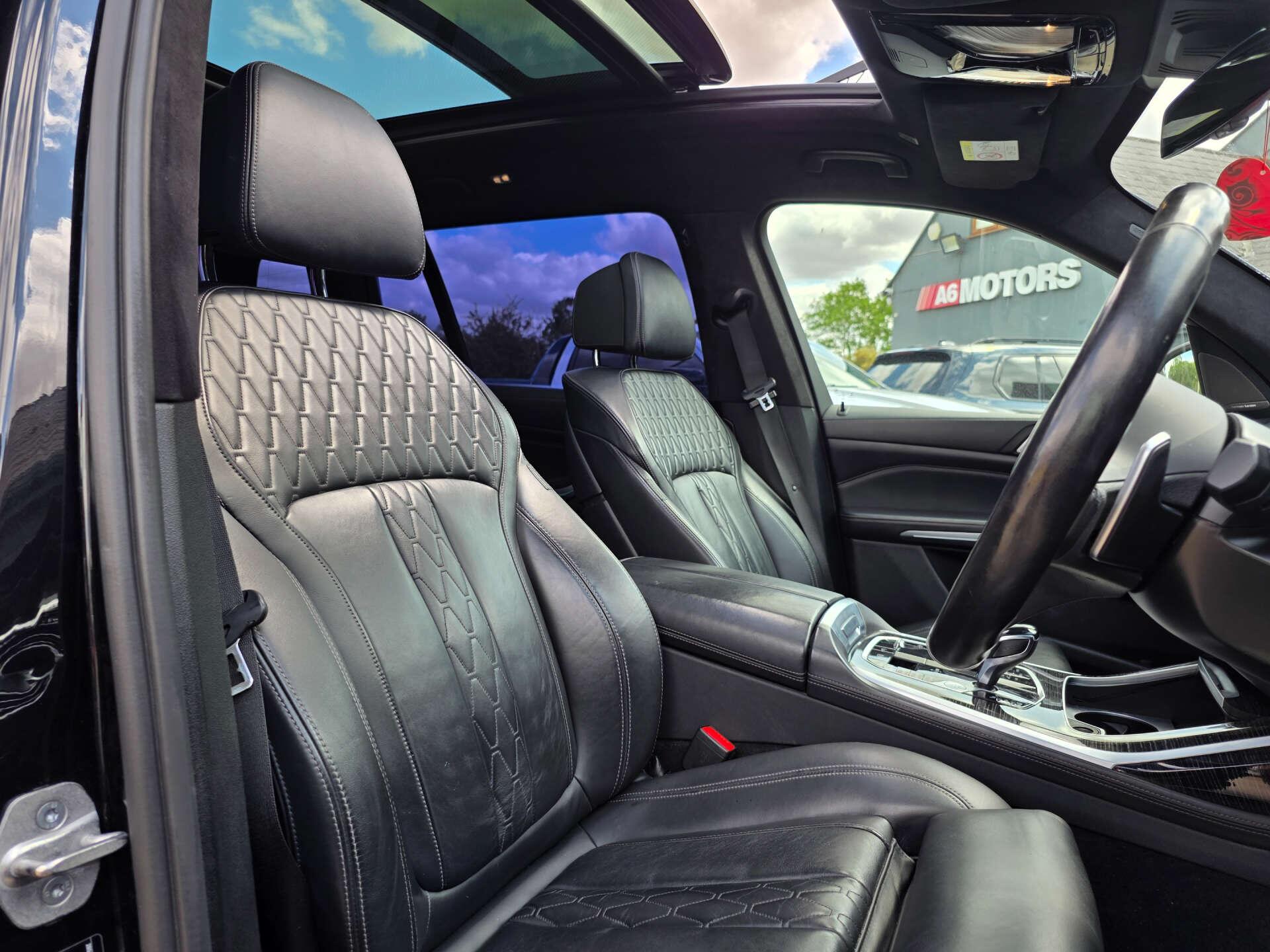BMW X7 view 19