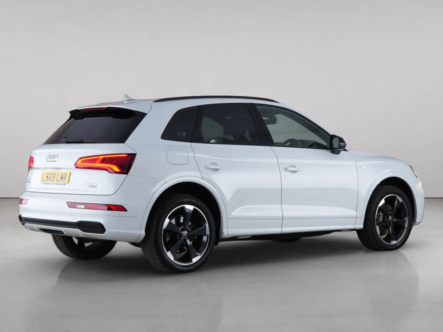 Audi Q5 view 6