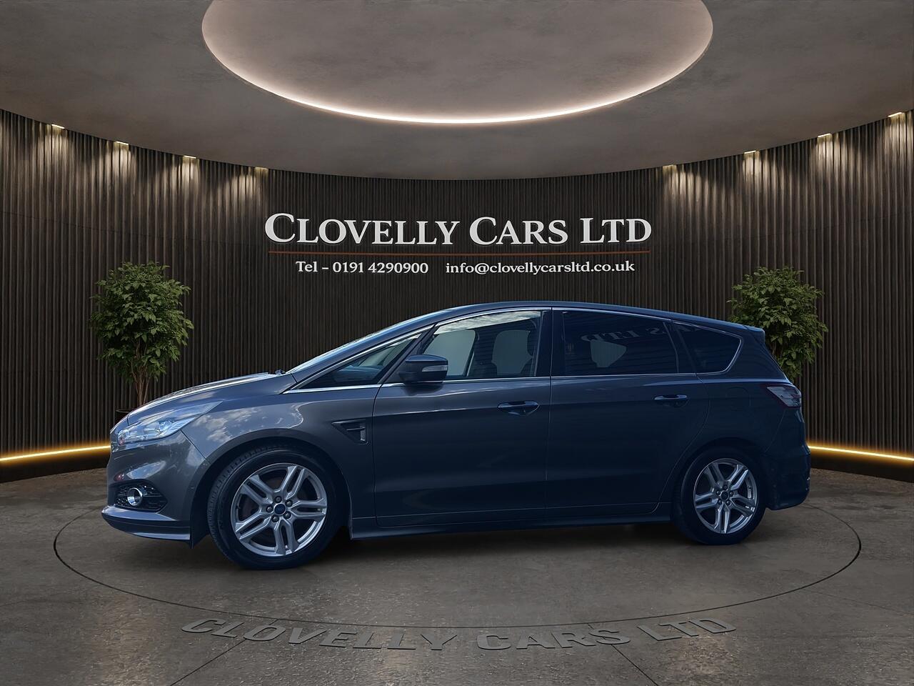 Ford S-Max view 11