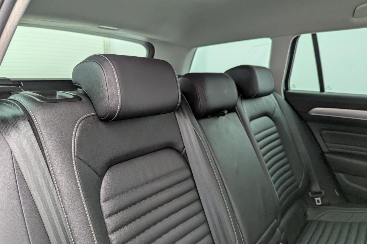 Volkswagen Passat view 19