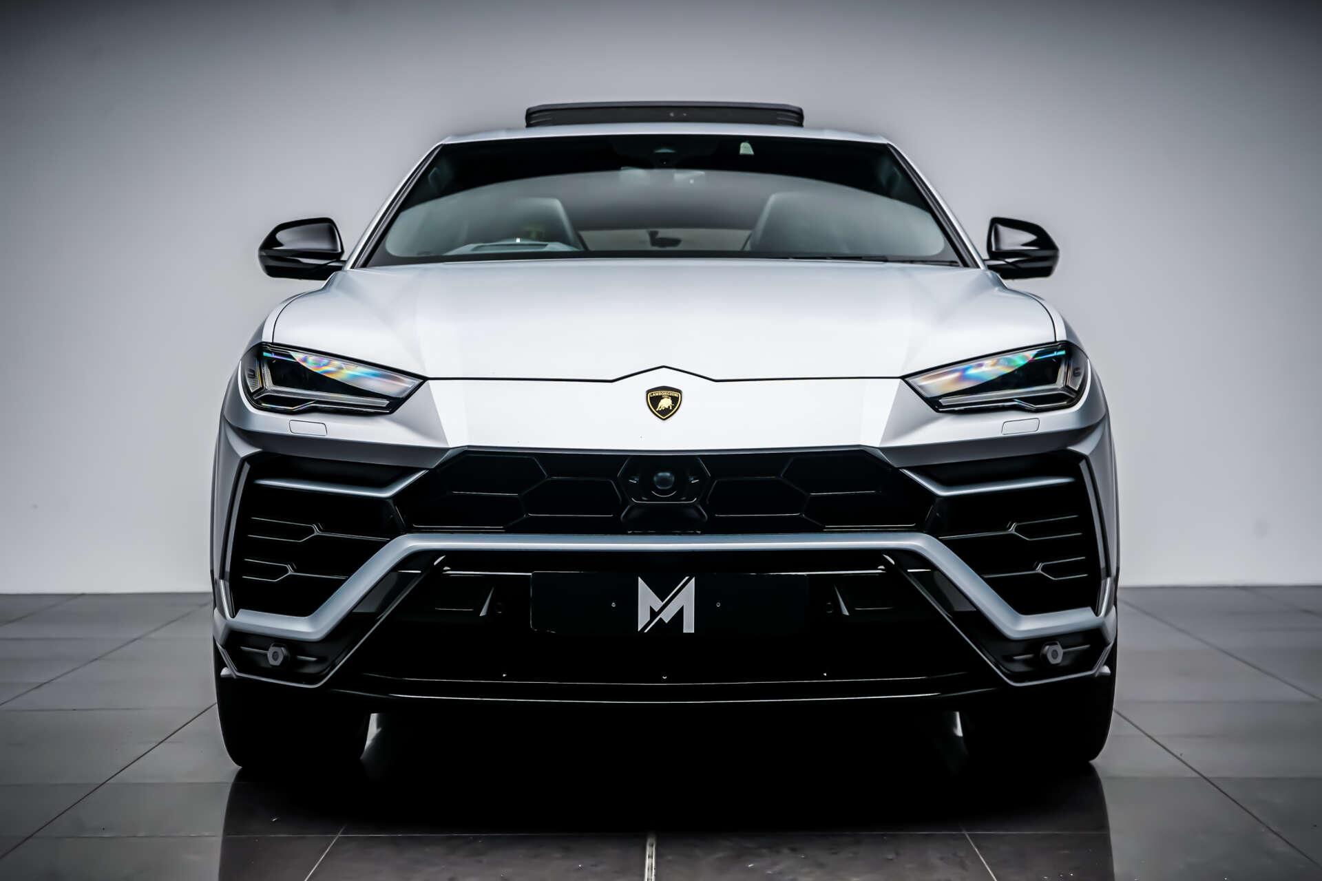 Lamborghini Urus view 2