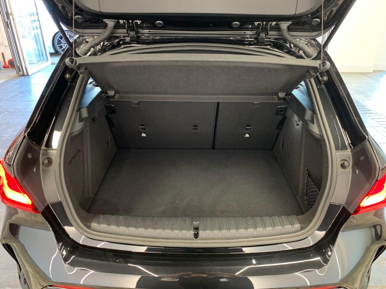 BMW 1 Series view 27