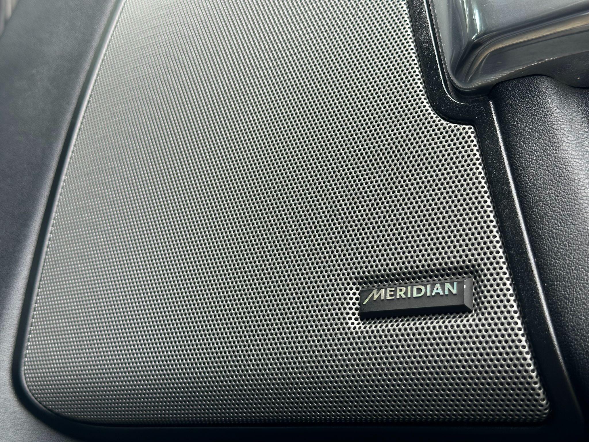 Land Rover Discovery view 28