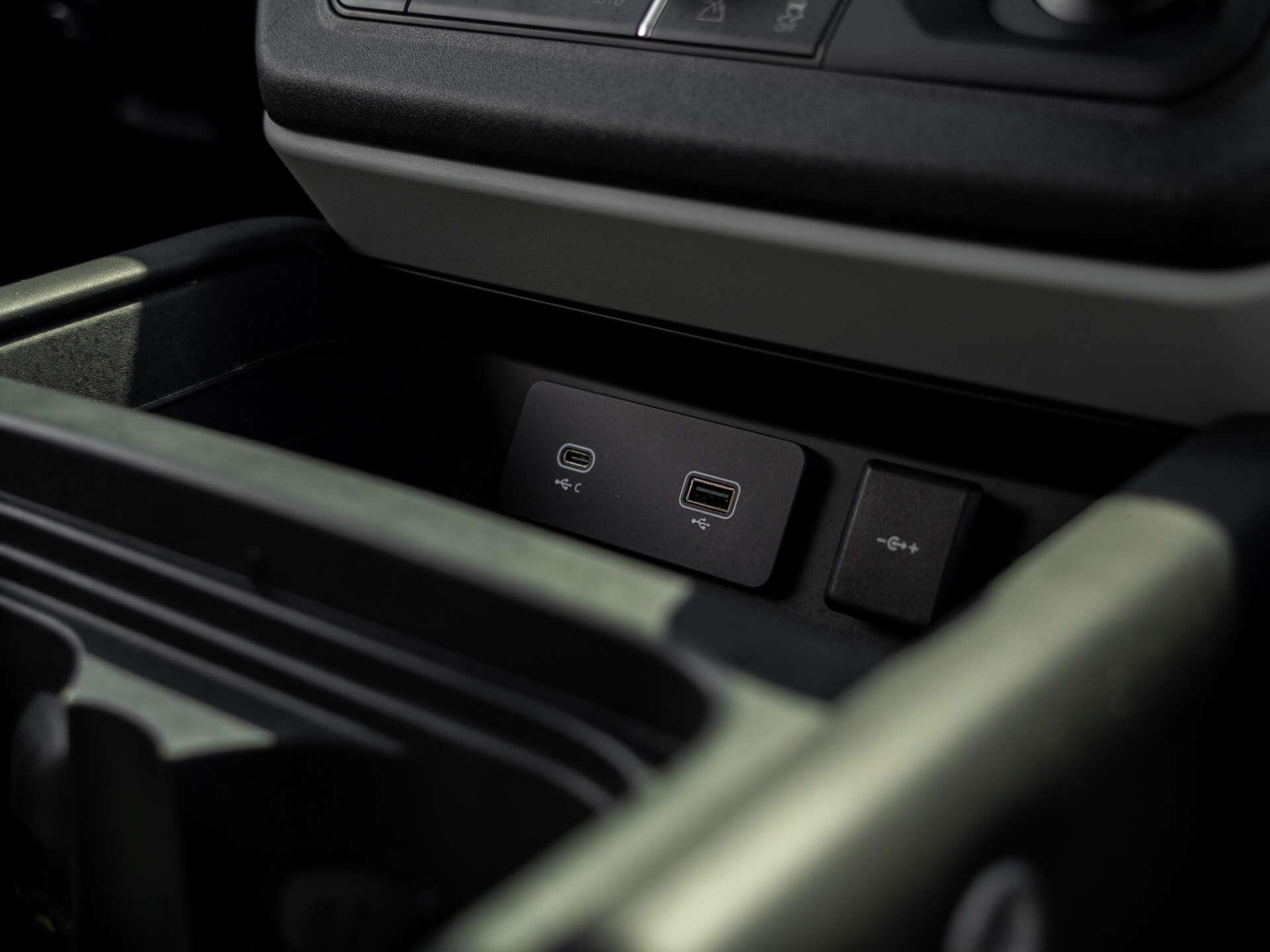 Land Rover Defender view 37