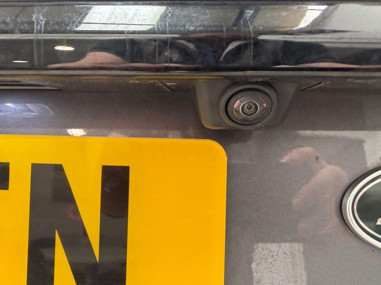Land Rover Discovery Sport view 11