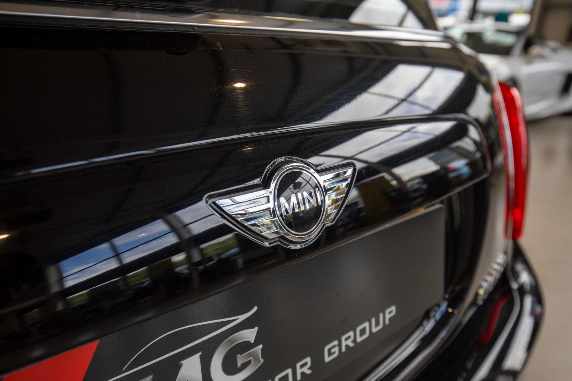 Mini Hatch view 9