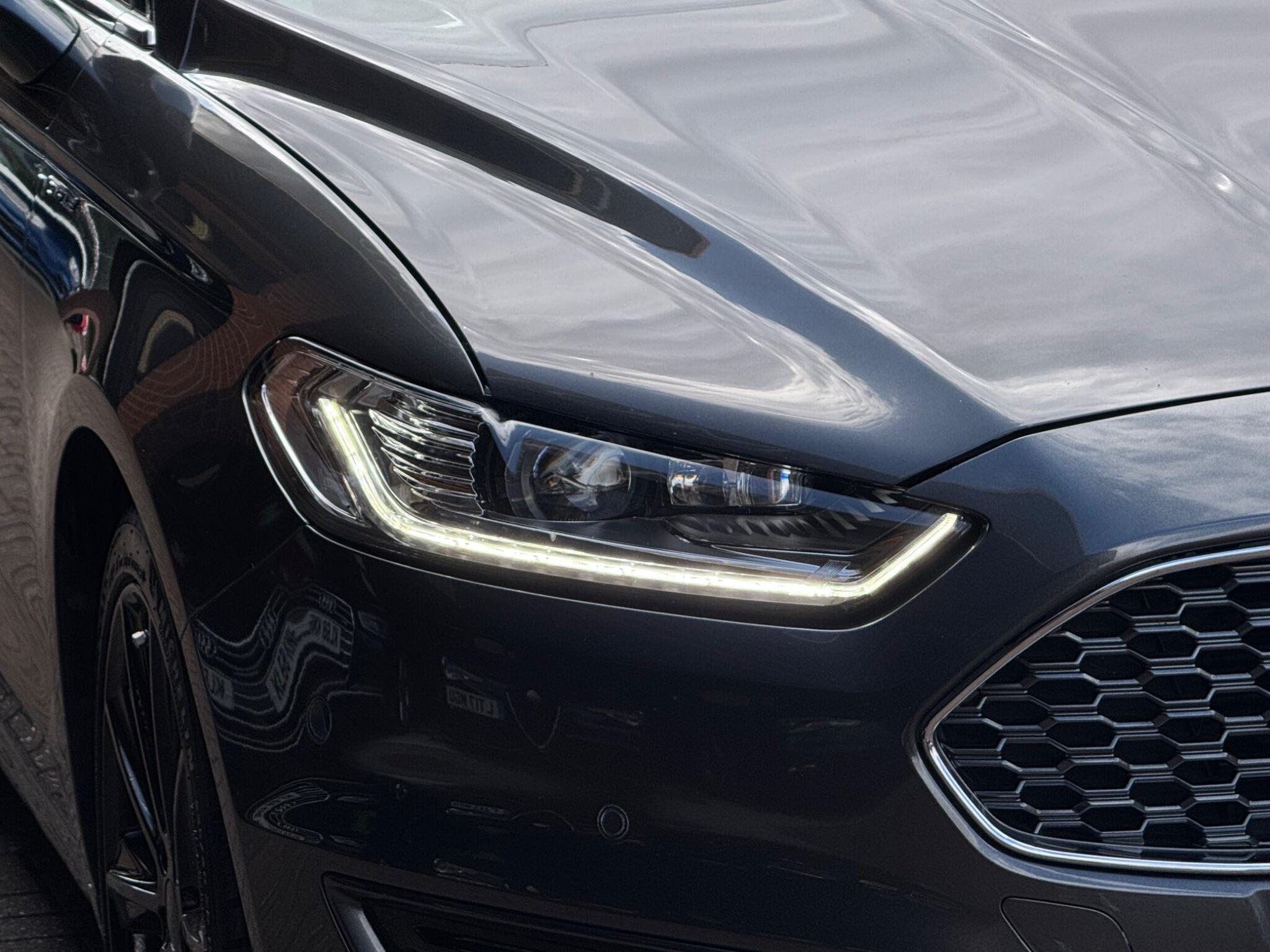 Ford Mondeo view 41
