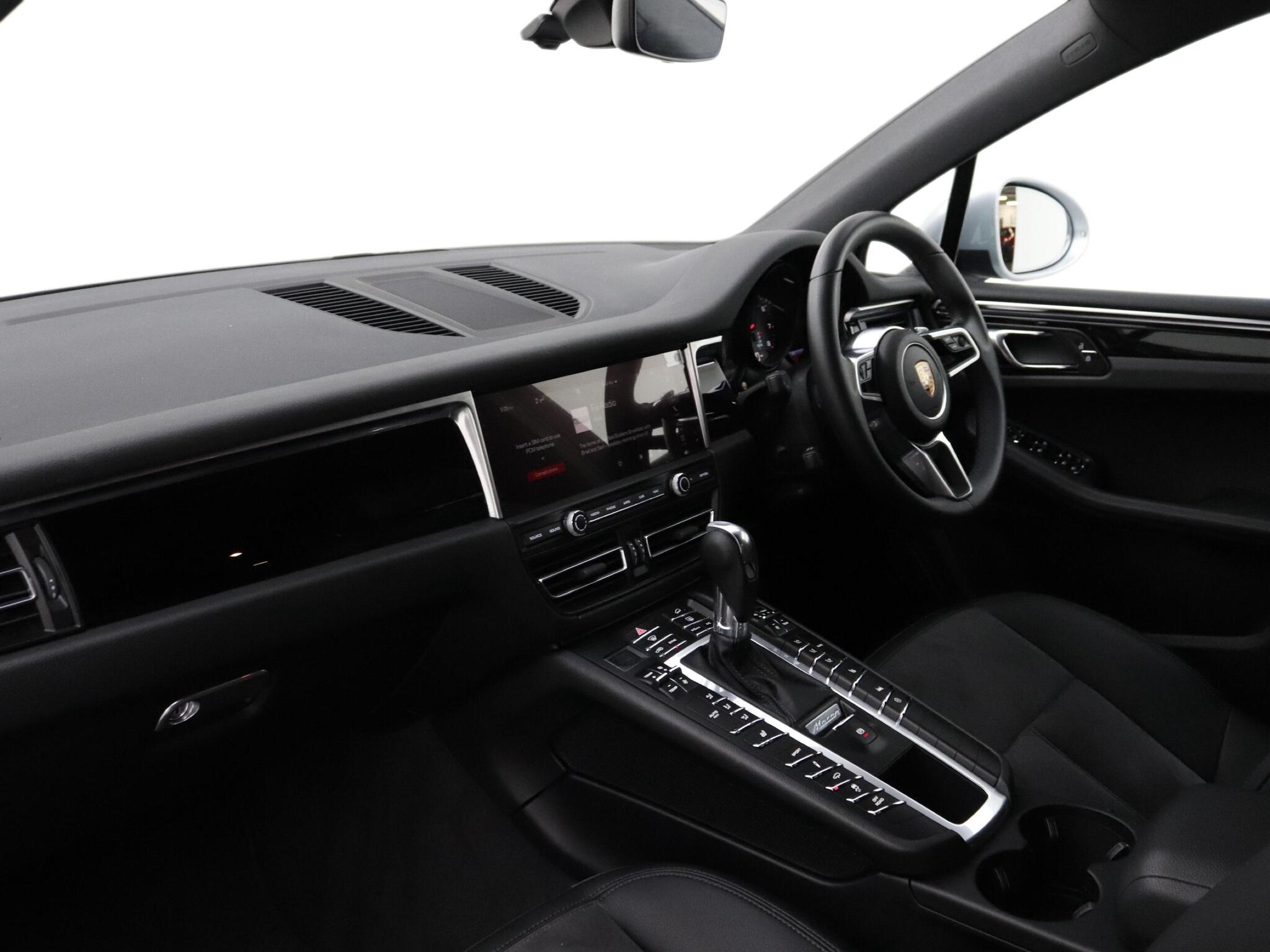 Porsche Macan view 13