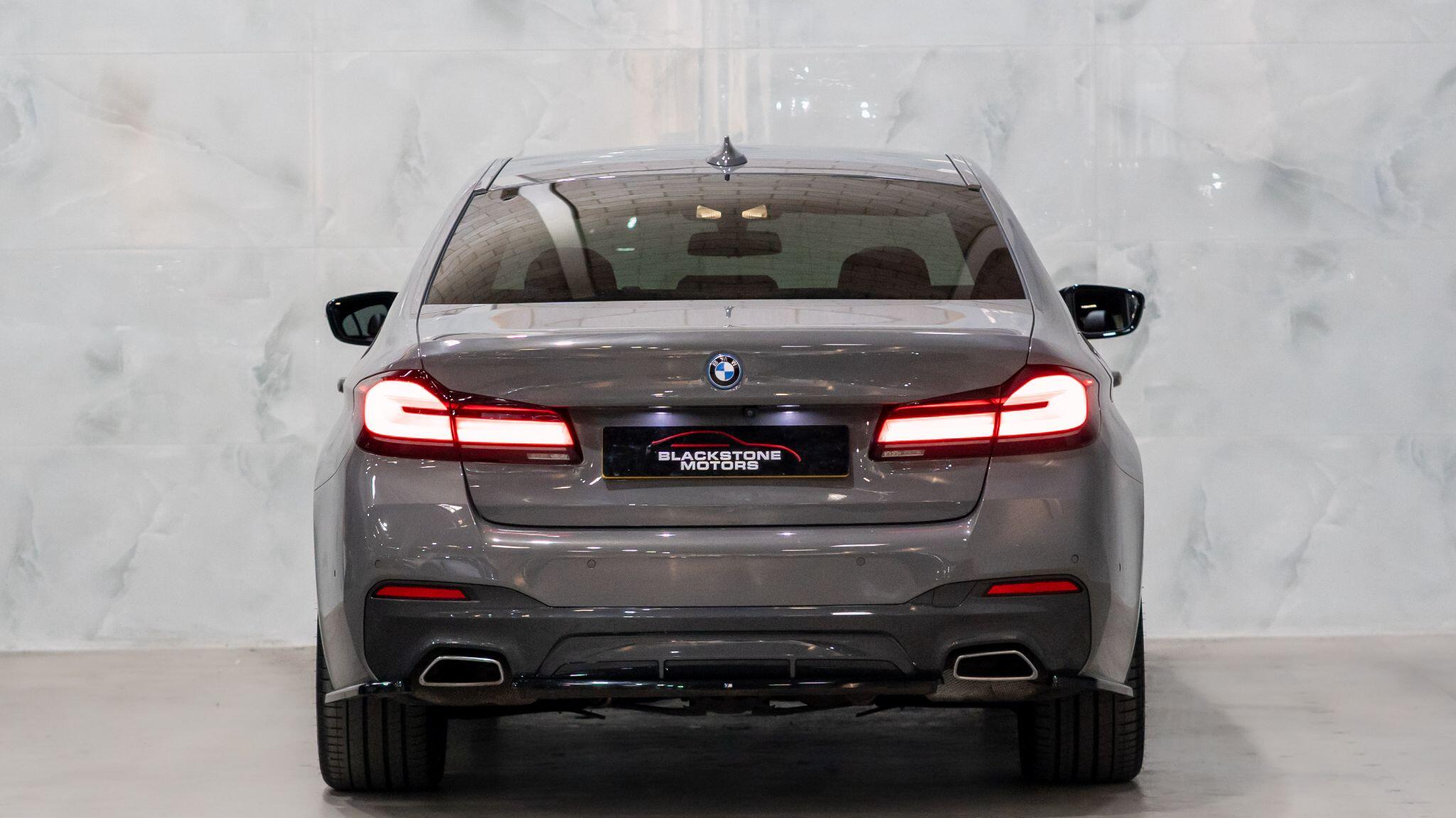 BMW 5 Series view 6