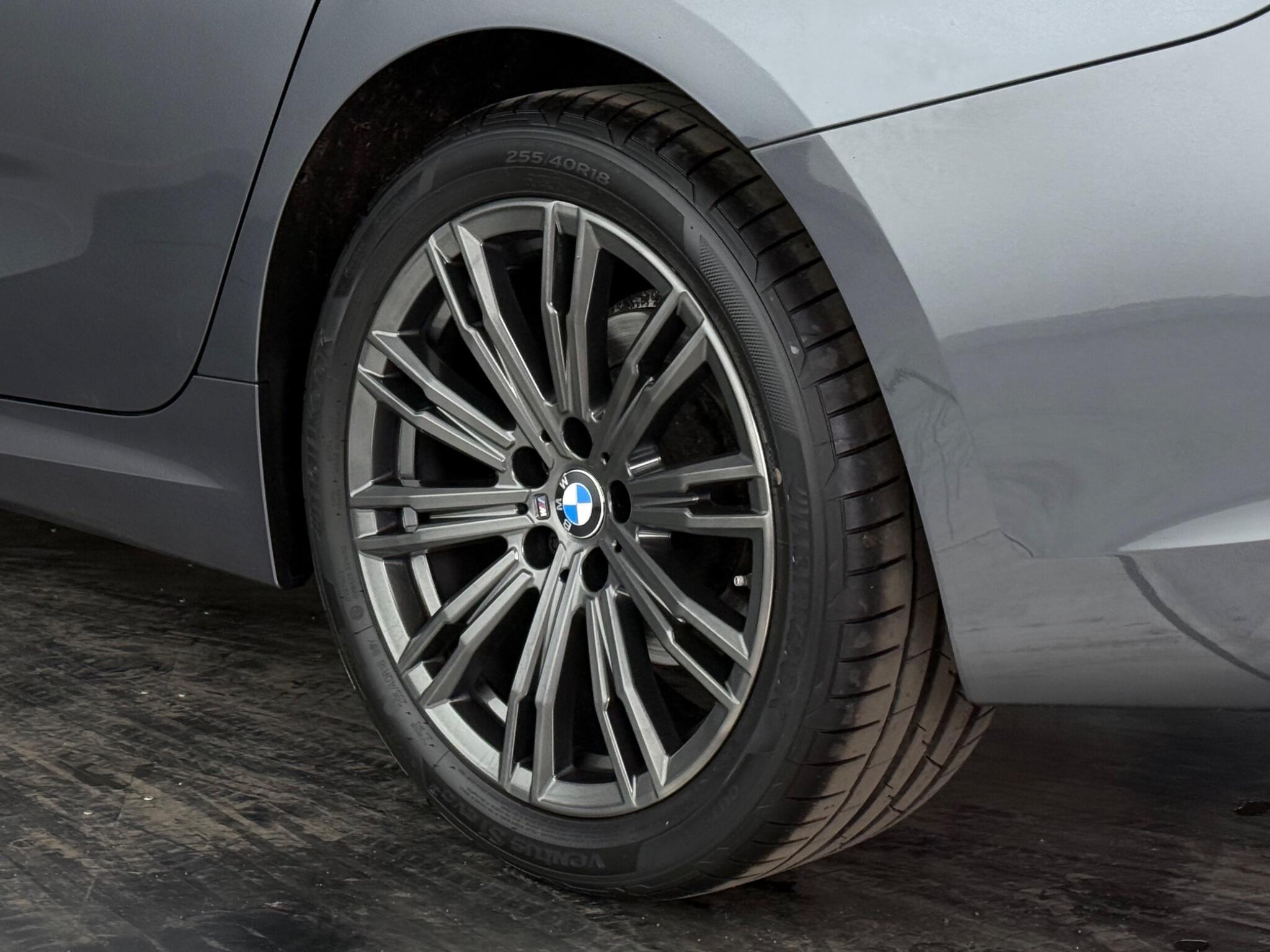 BMW 3 Series view 8