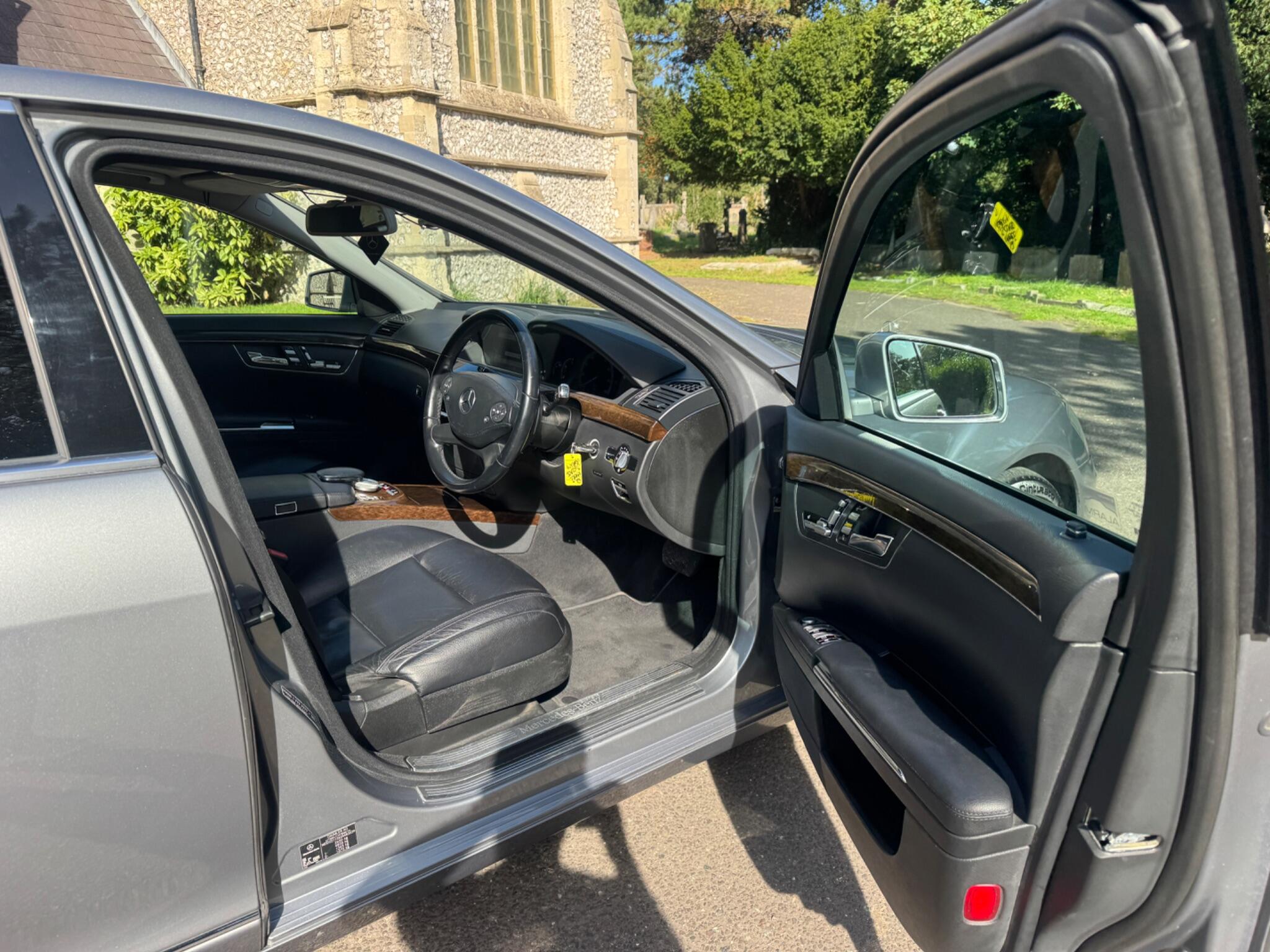 Mercedes-Benz S-Class view 27