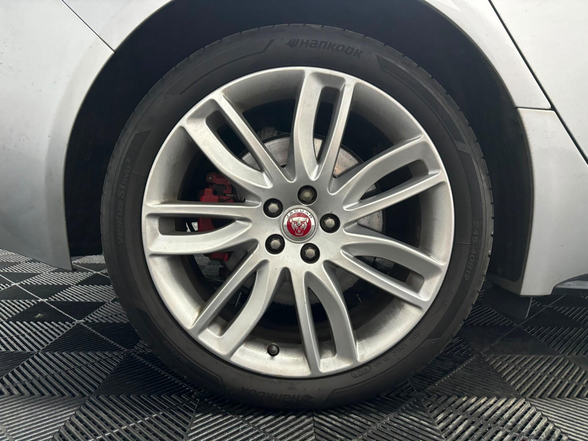 Jaguar XF view 38
