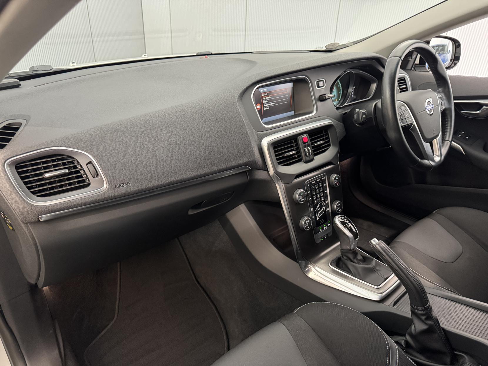 Volvo V40 view 57