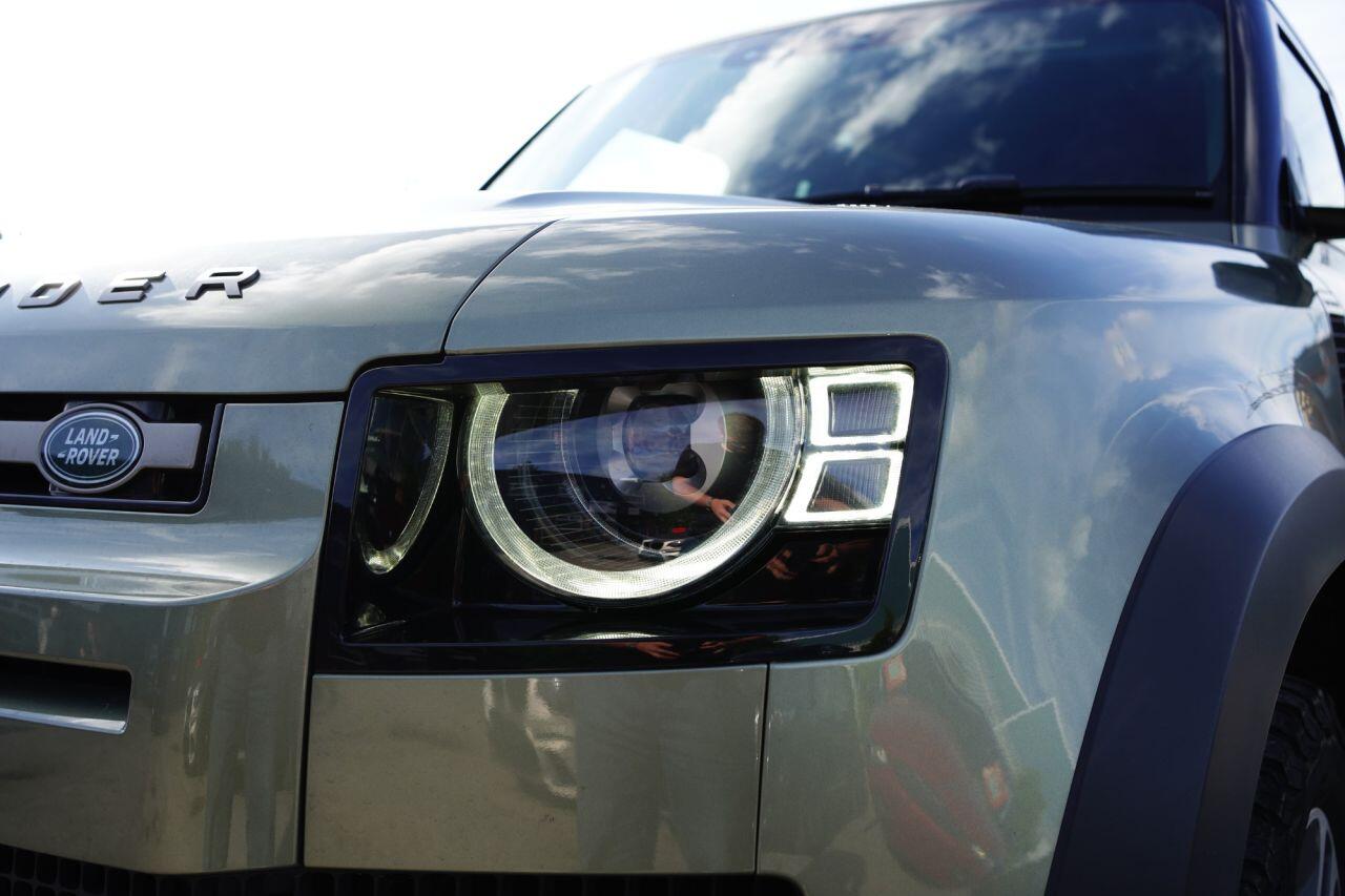 Land Rover Defender view 19