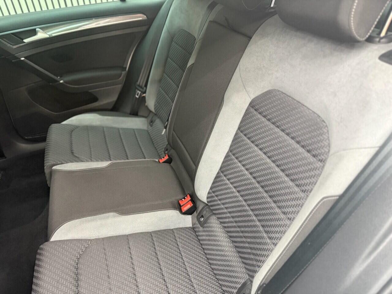 Volkswagen Golf view 6