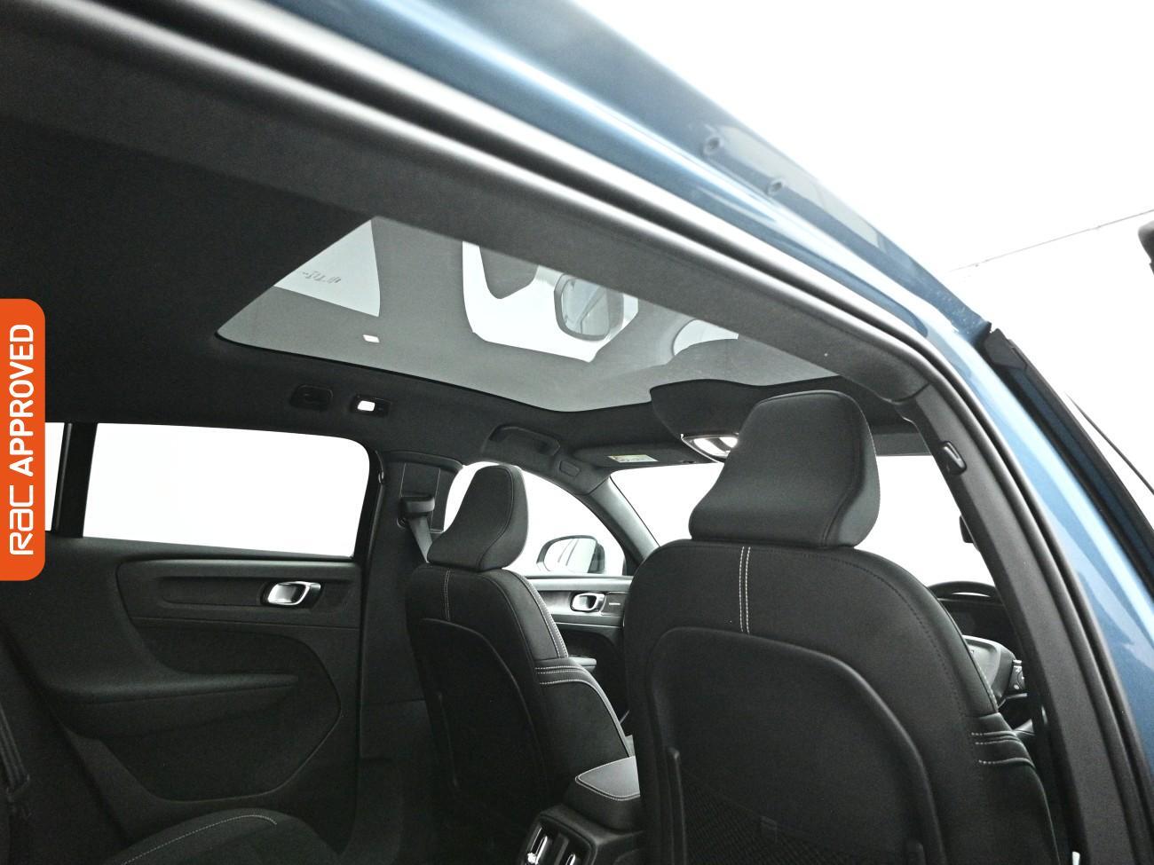 Volvo C40 view 3