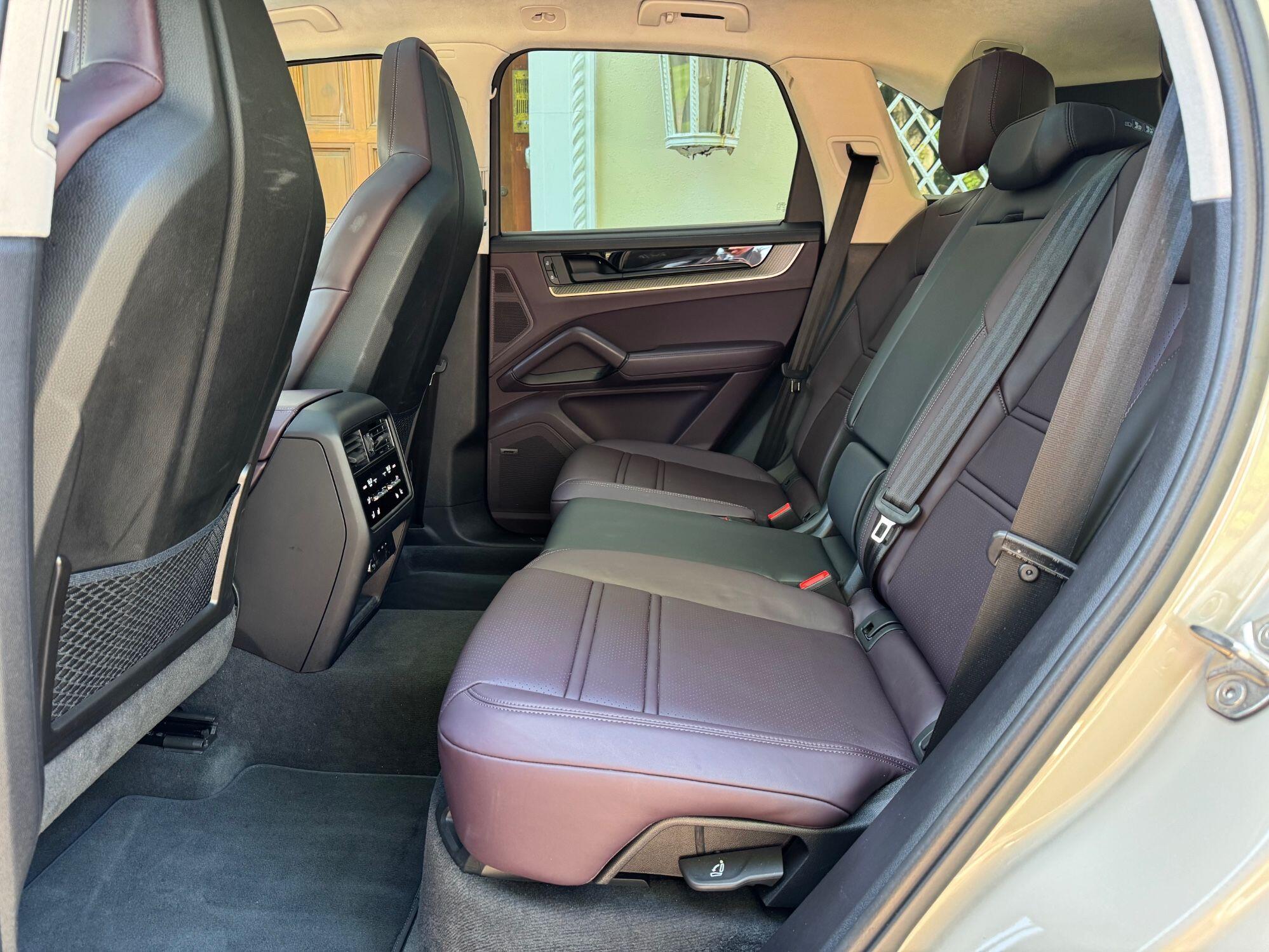 Porsche Cayenne view 36