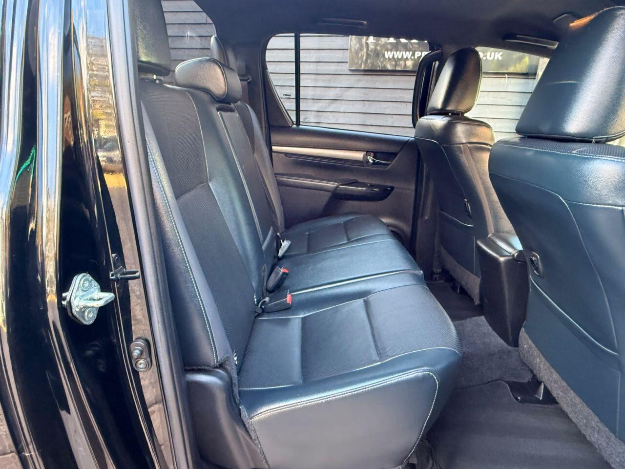 Toyota Hilux view 13
