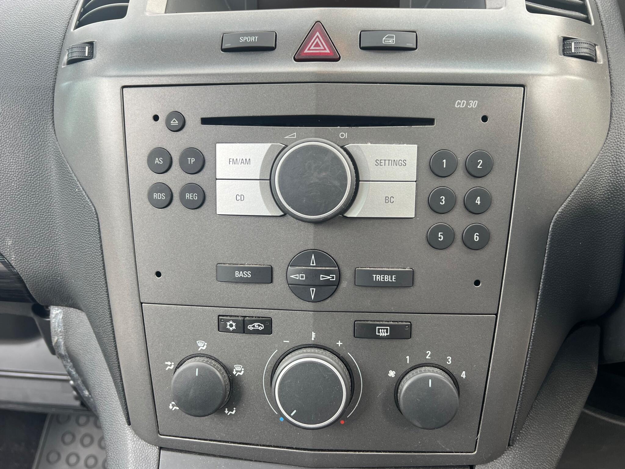 Vauxhall Zafira view 24