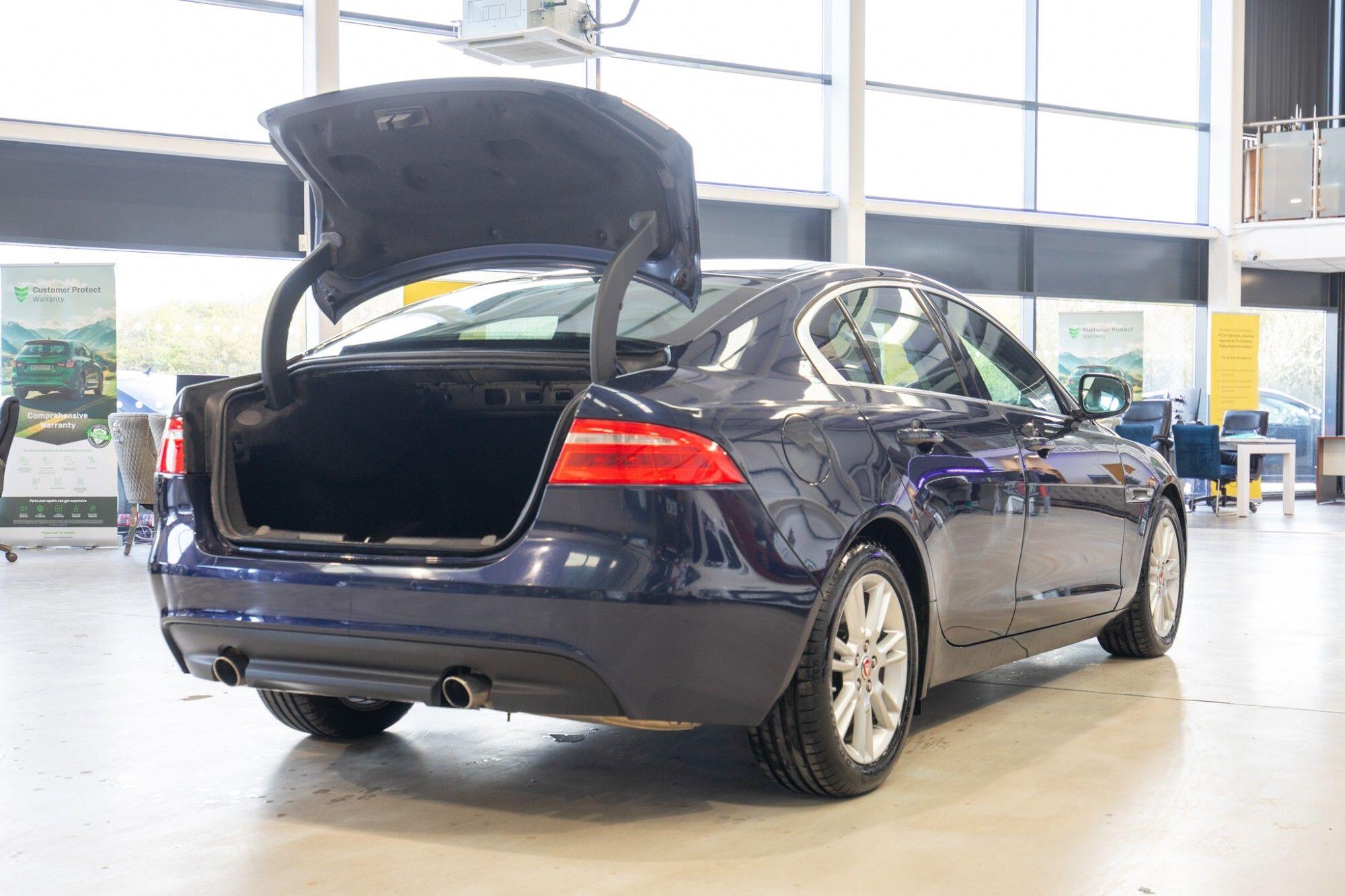 Jaguar Xe view 31