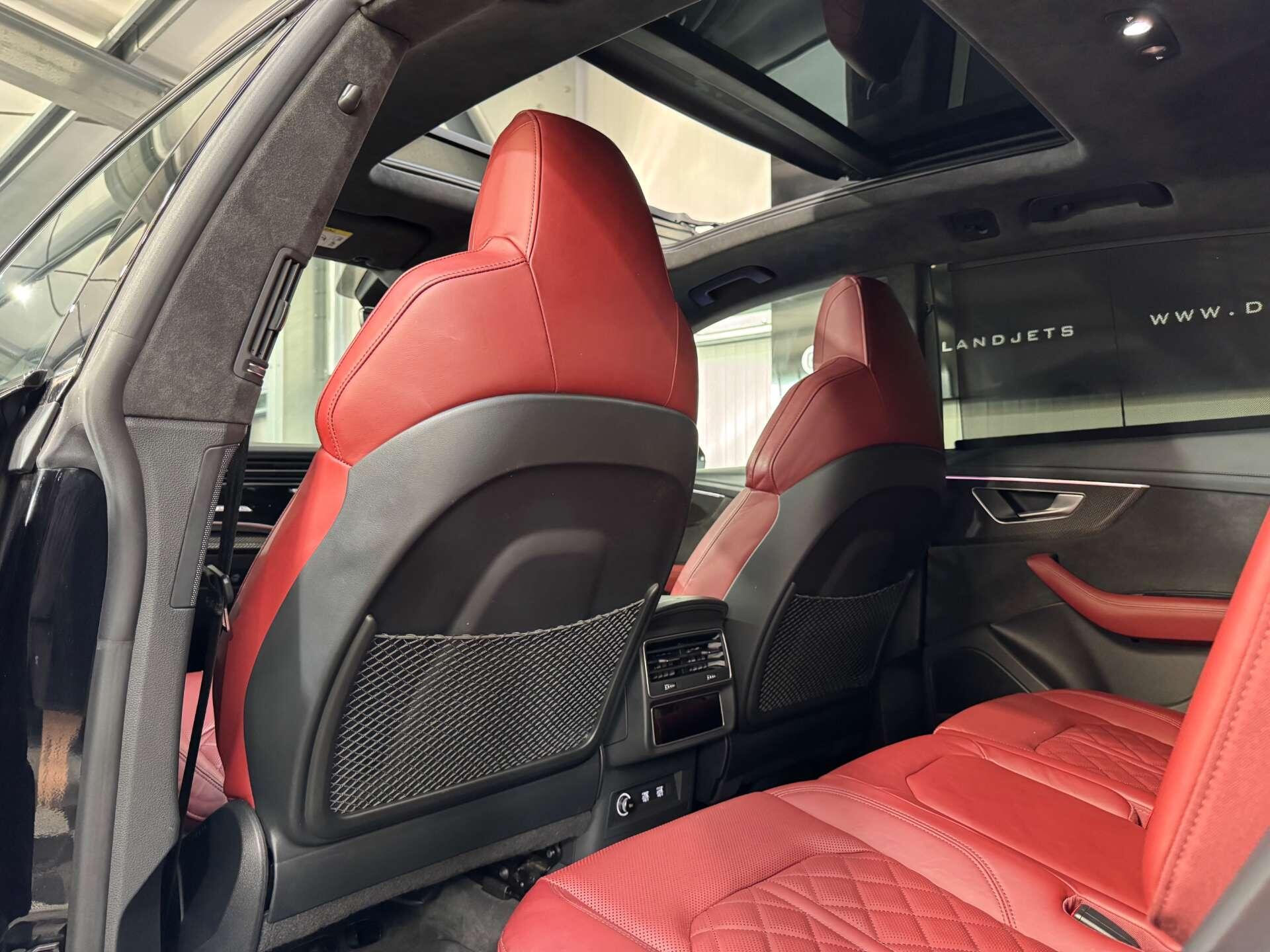 Audi SQ8 view 21