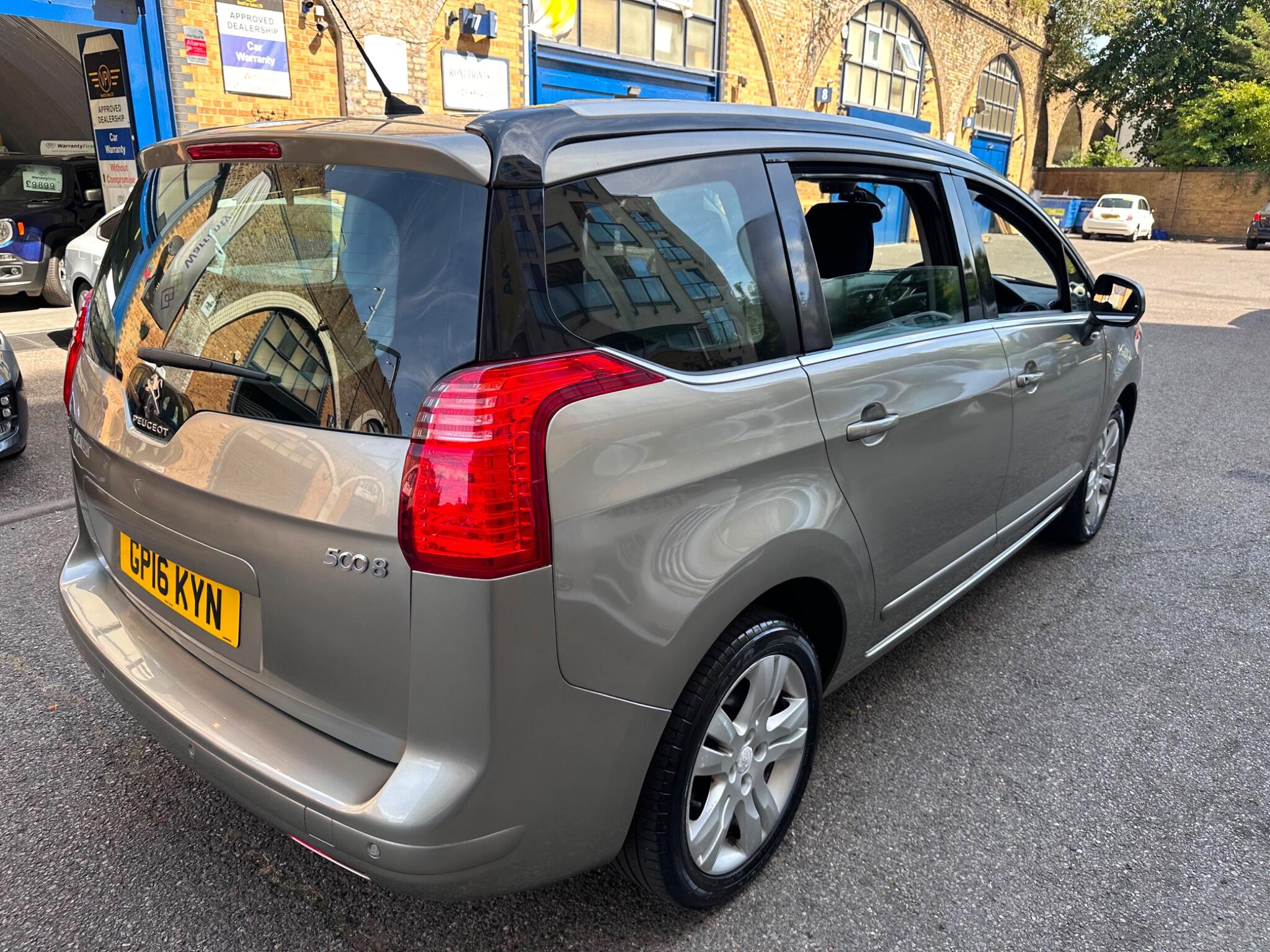 Peugeot 5008 view 12