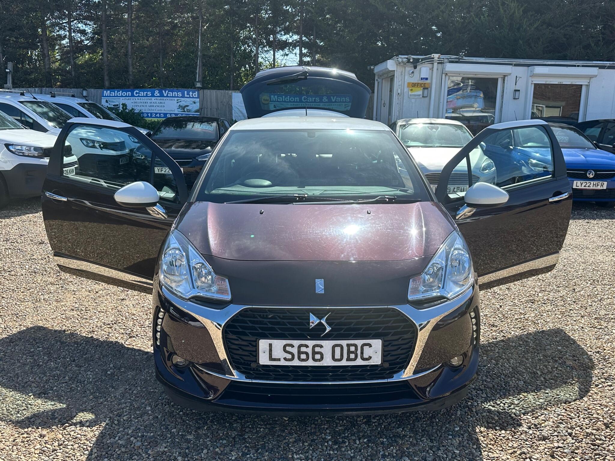 DS Automobiles DS 3 view 25