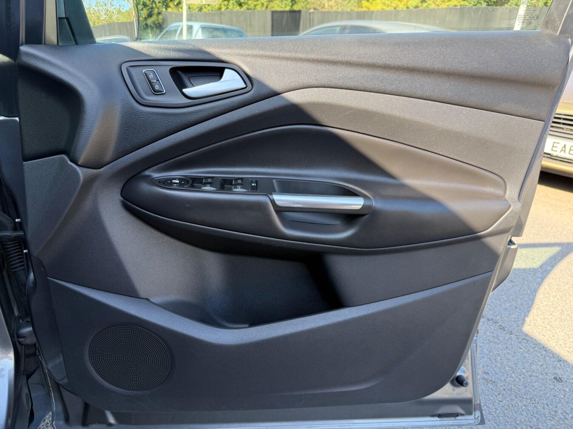 Ford Kuga view 30