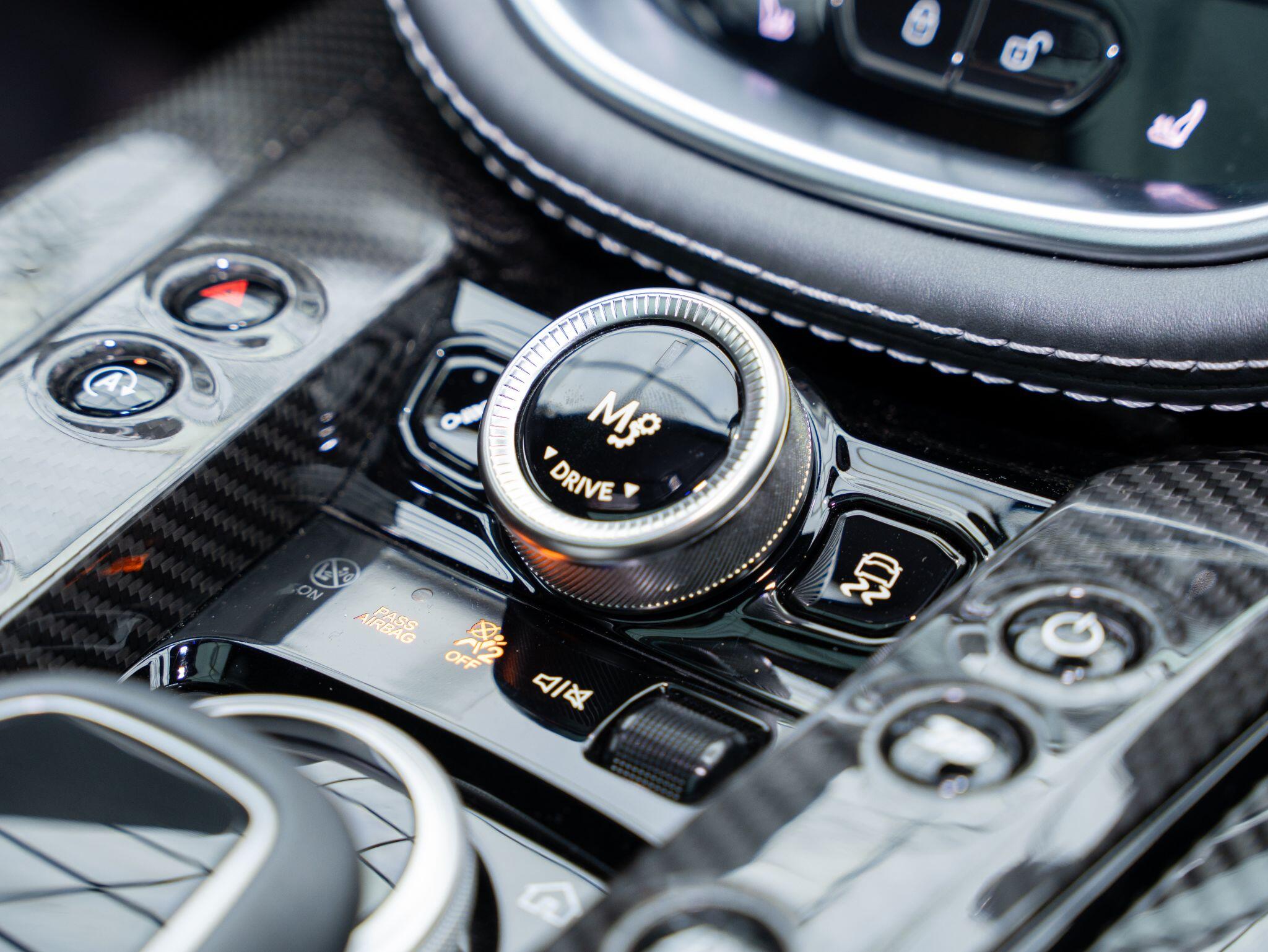 Aston Martin DBX view 24