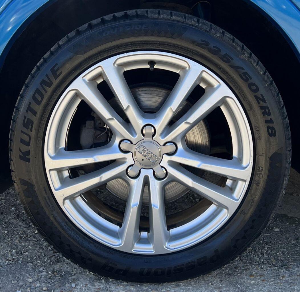 Audi Q3 view 12