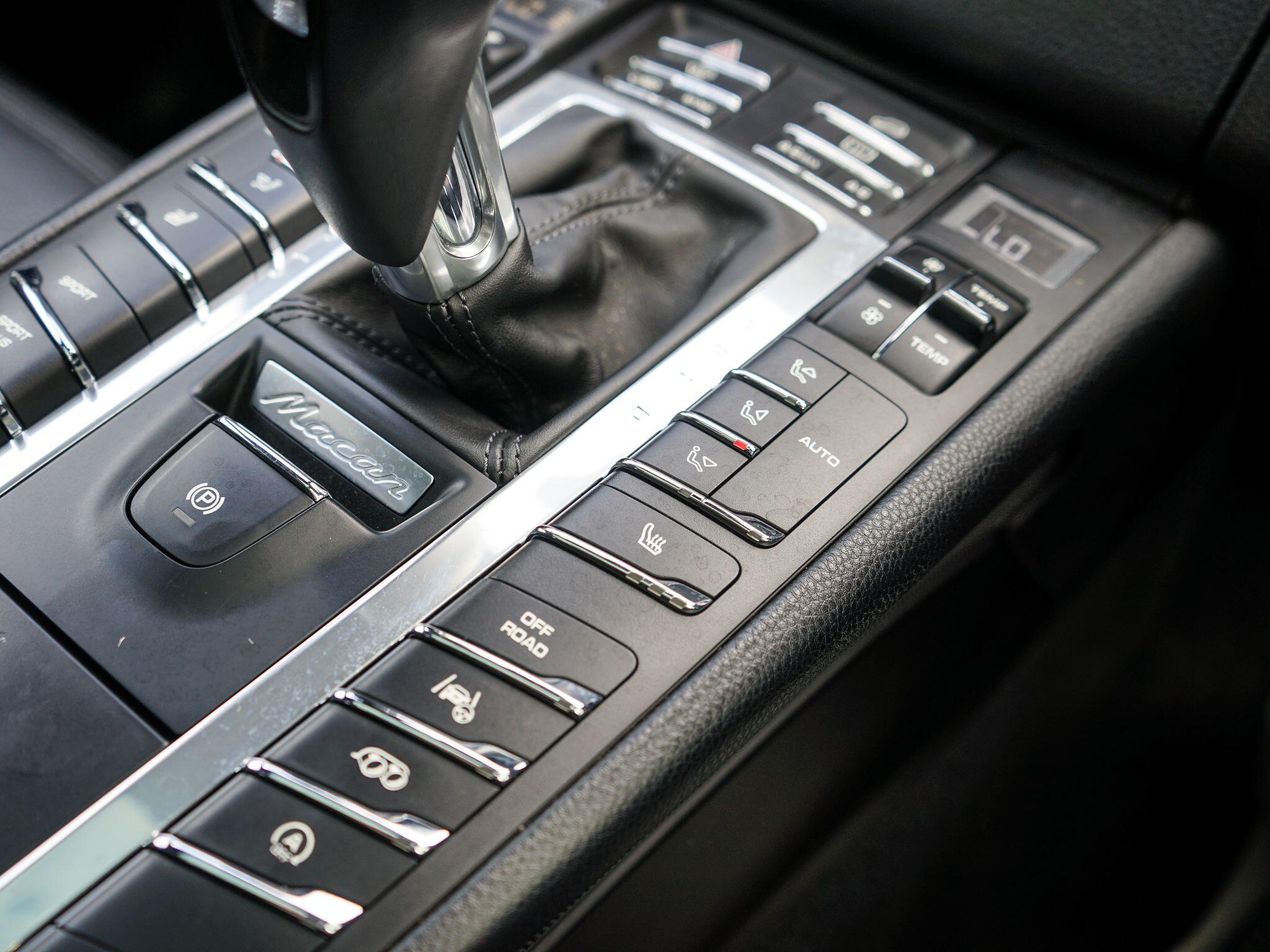 Porsche Macan view 29