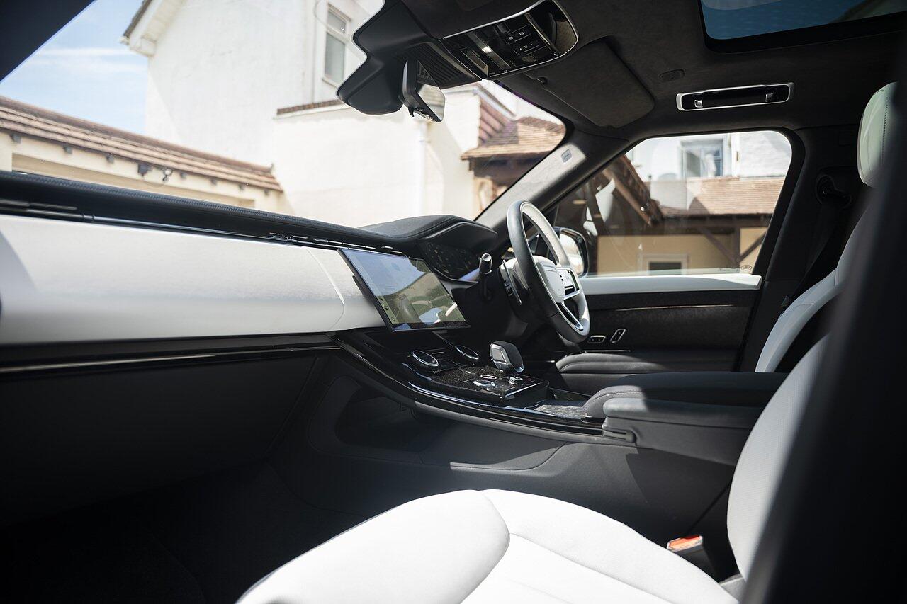 Land Rover Range Rover Sport view 9