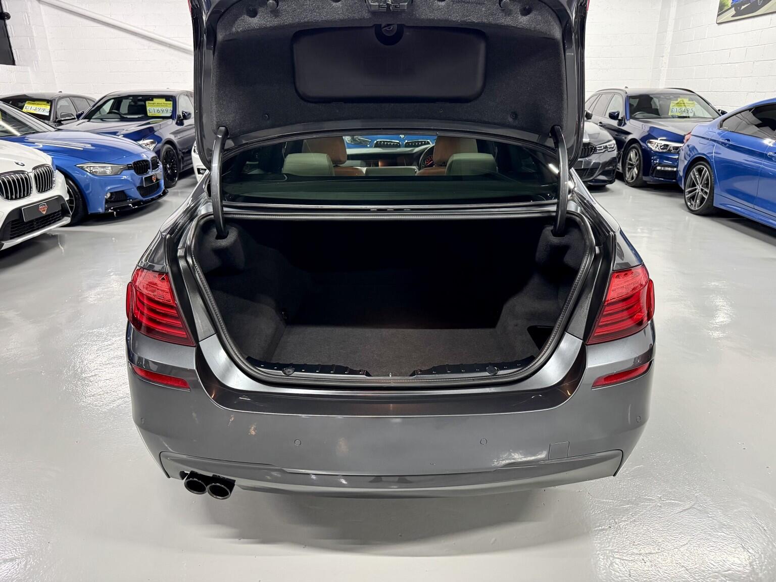 BMW 5 Series view 28